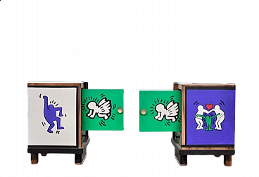 Coppia di comodini in noce dipinti con motivi di Keith Haring, anni '80