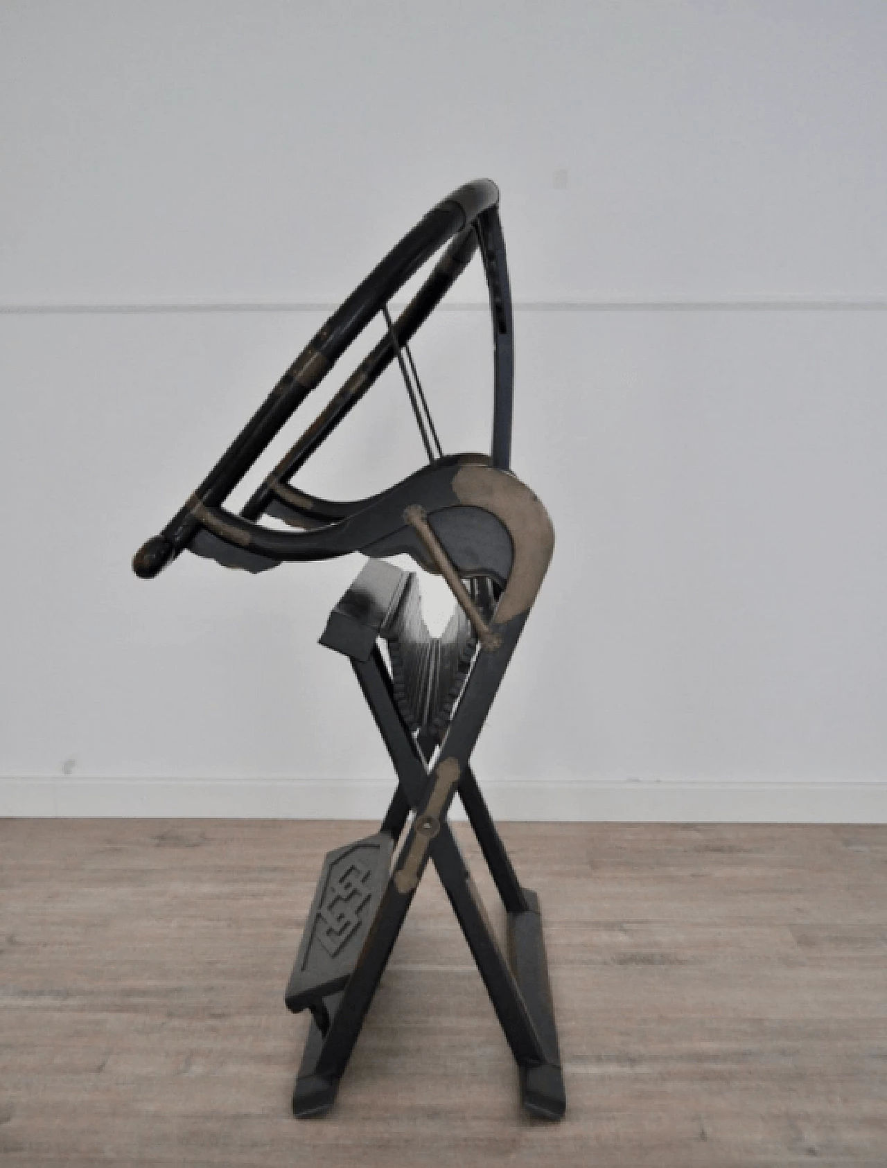 Sedia cinese pieghevole in legno di olmo e metallo, fine '800 1372691