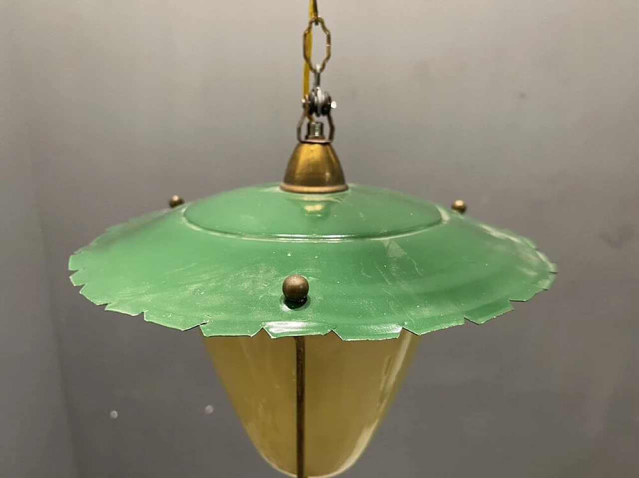 Lampada in vetro opalino e metallo verde, anni '50 1372739