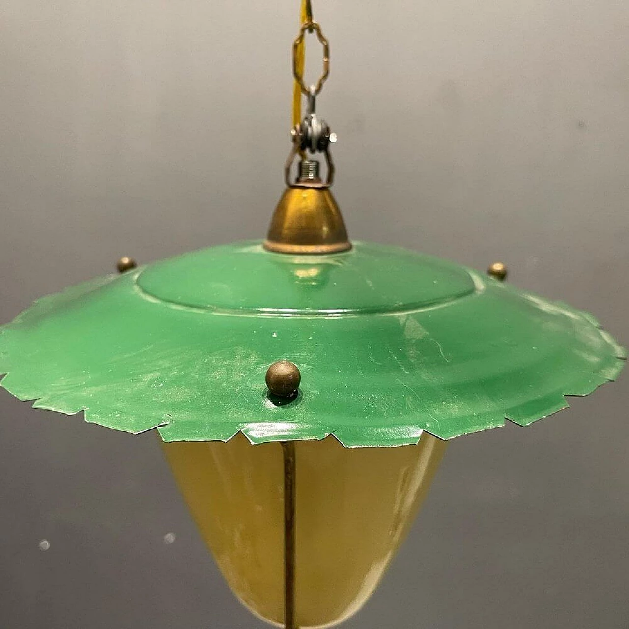 Lampada in vetro opalino e metallo verde, anni '50 1372745