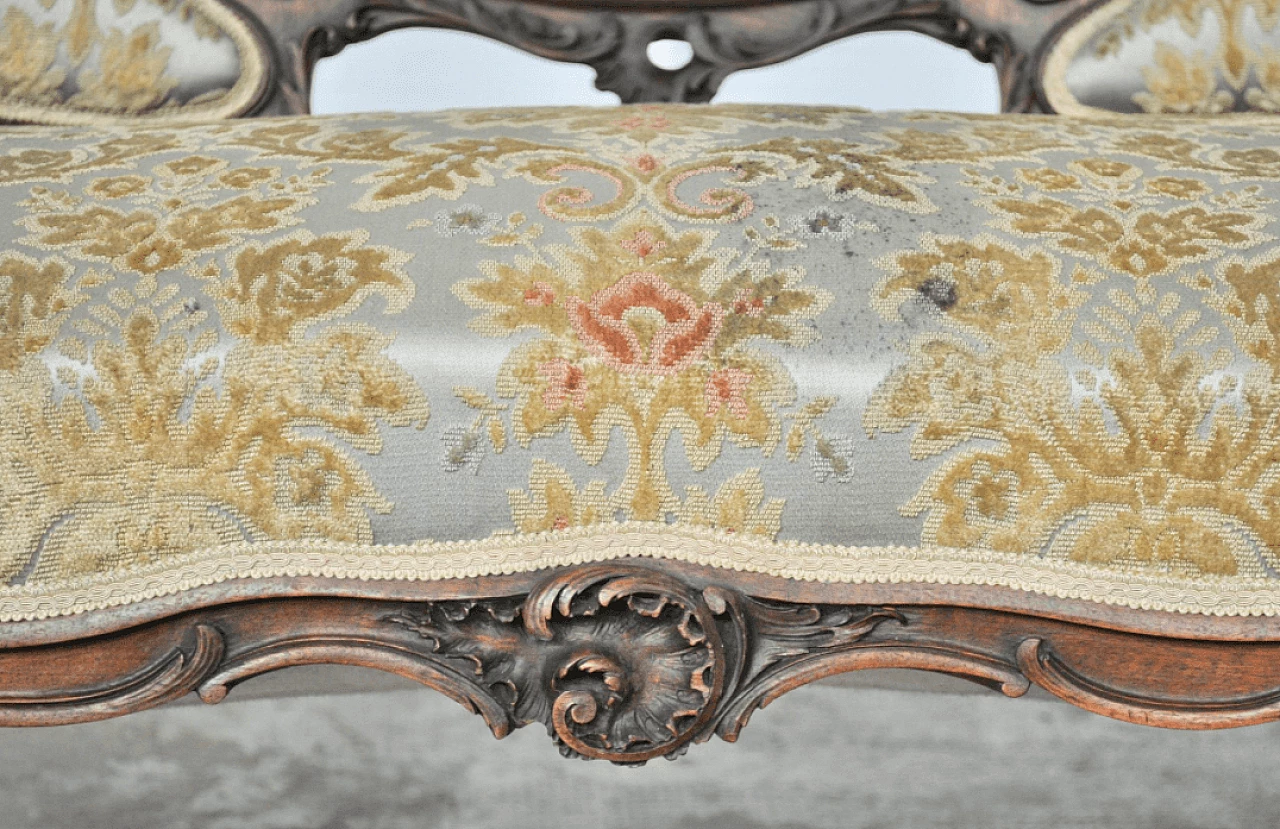 Sofa and pair of carved walnut chairs, 1920s 1372770