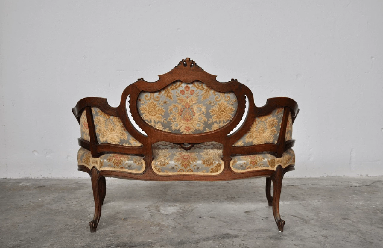 Sofa and pair of carved walnut chairs, 1920s 1372771