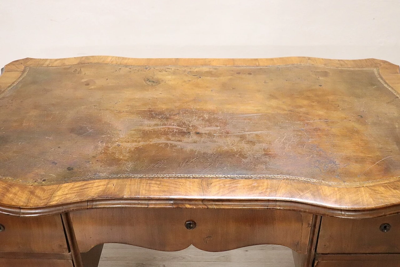 Walnut writing desk with 5 drawers, 19th century 1372779