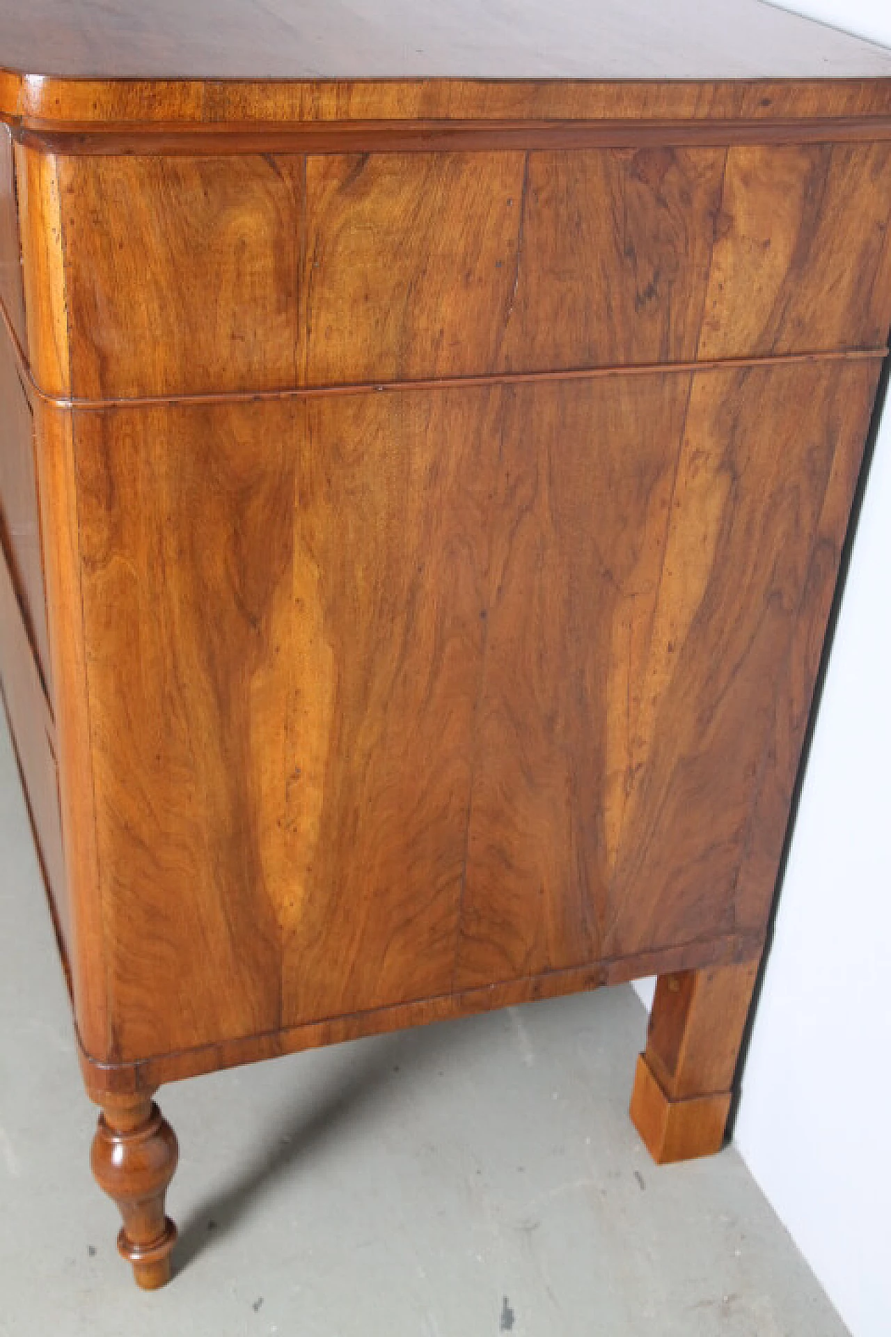 Charles X chest of drawers in solid walnut and slab drawers, Emilia, early '800 1372791