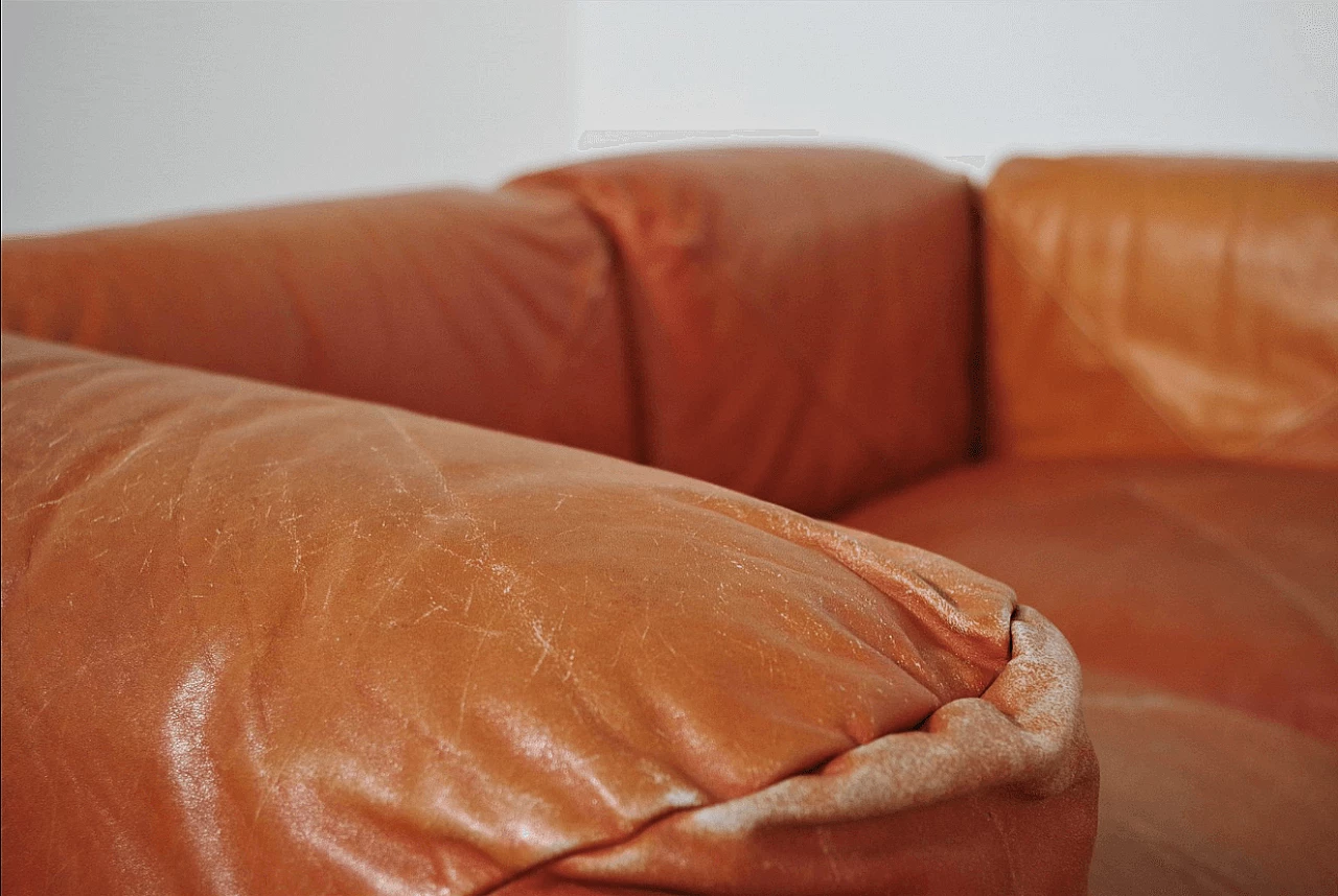 Coppia di divani e pouf Techniform in pelle arancione di Mario Marenco per Arflex, anni '70 1373368