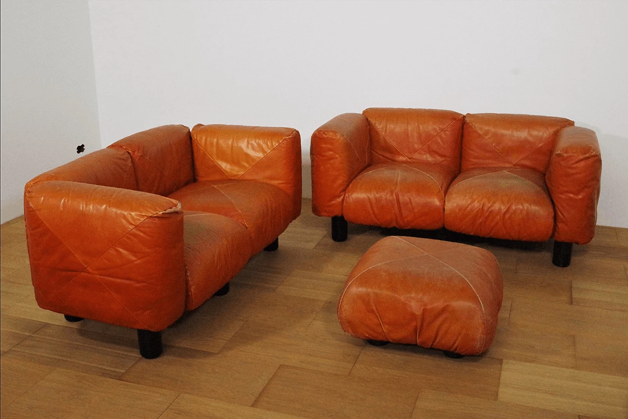 Coppia di divani e pouf Techniform in pelle arancione di Mario Marenco per Arflex, anni '70 1373378