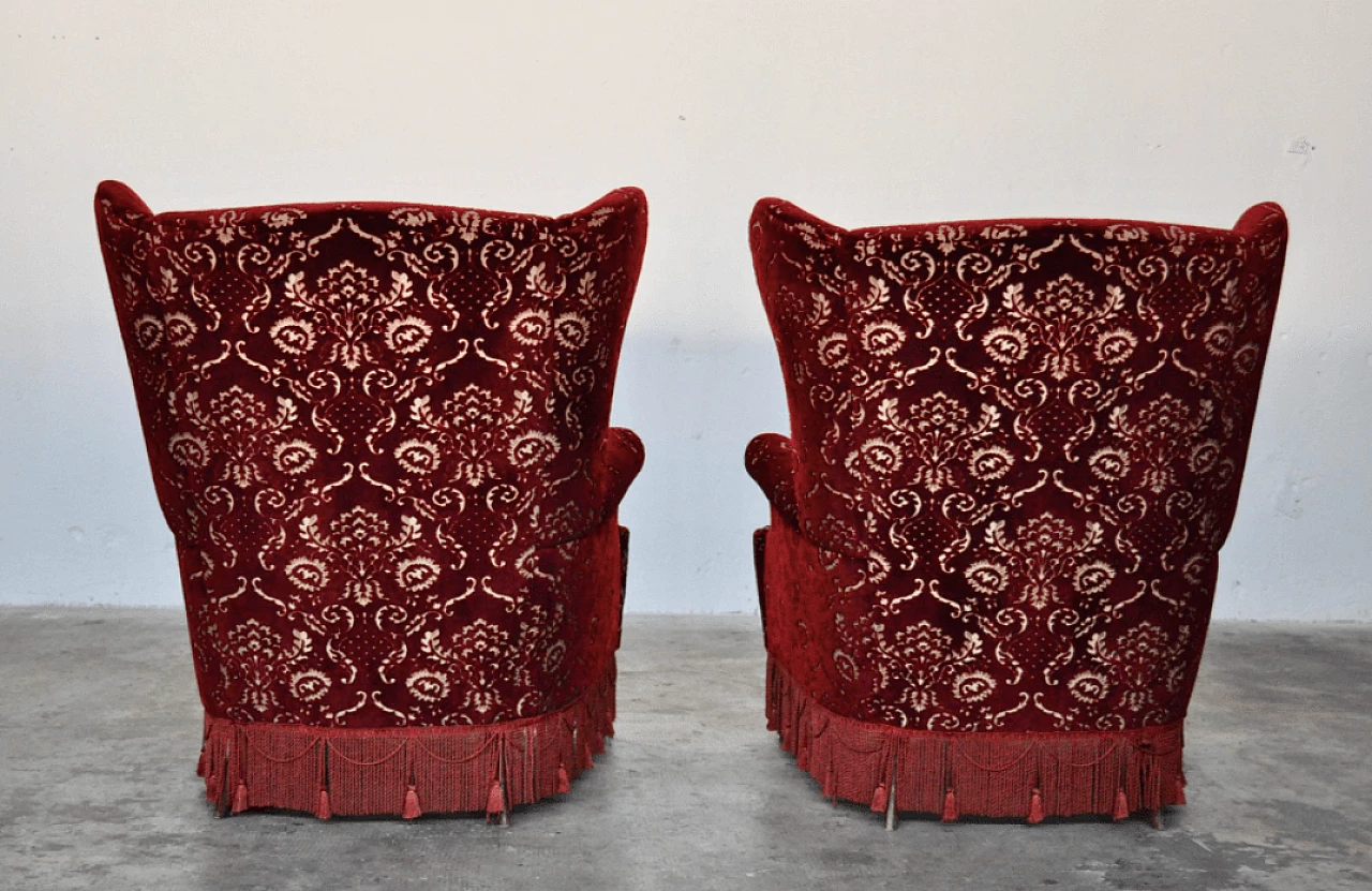Coppia di poltrone in velluto rosso damascato, anni '50 1373422