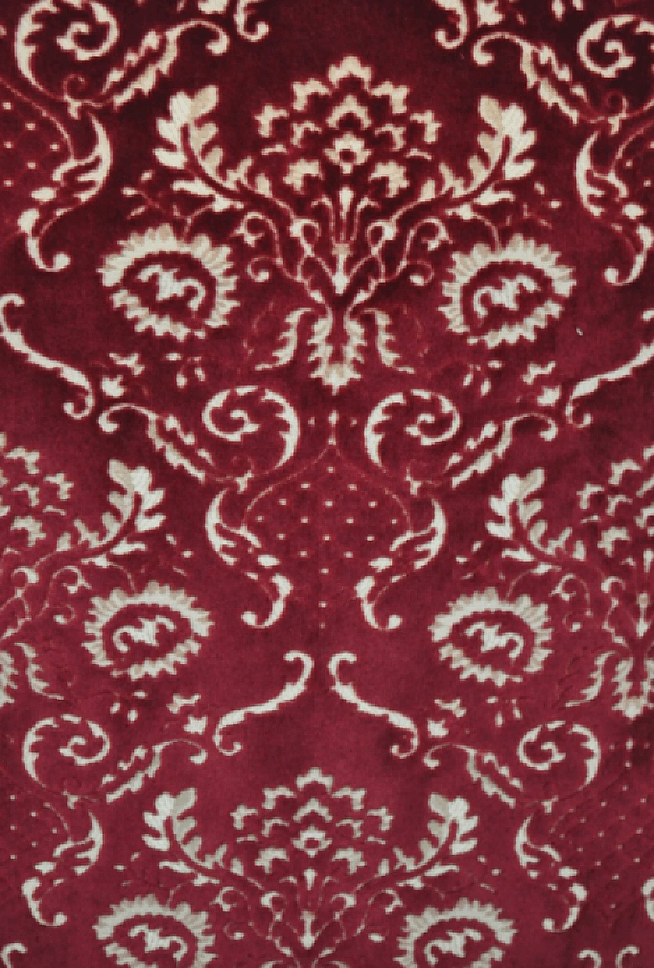 Coppia di poltrone in velluto rosso damascato, anni '50 1373424