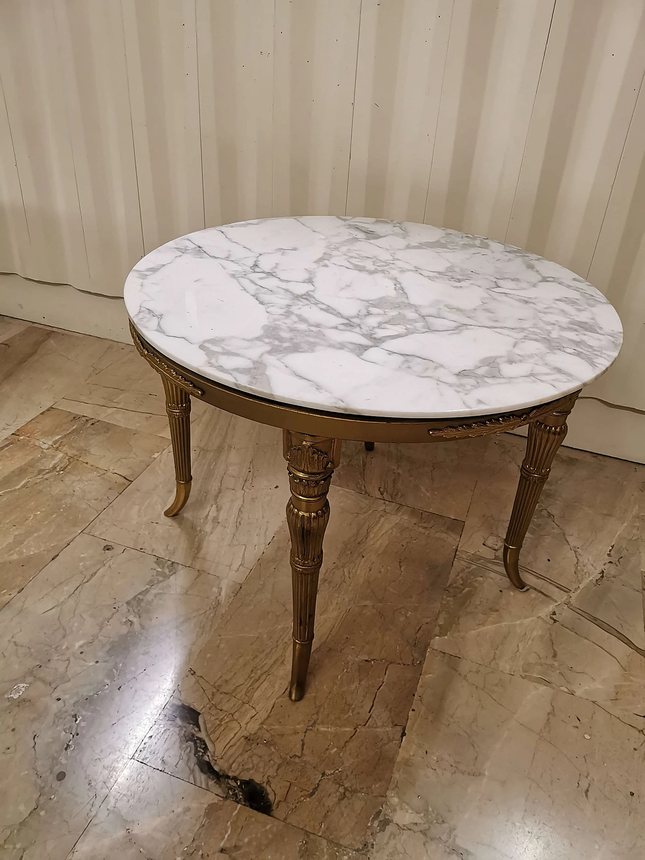 Tavolino stile Impero in ottone e marmo di Carrara, anni '60 1373458