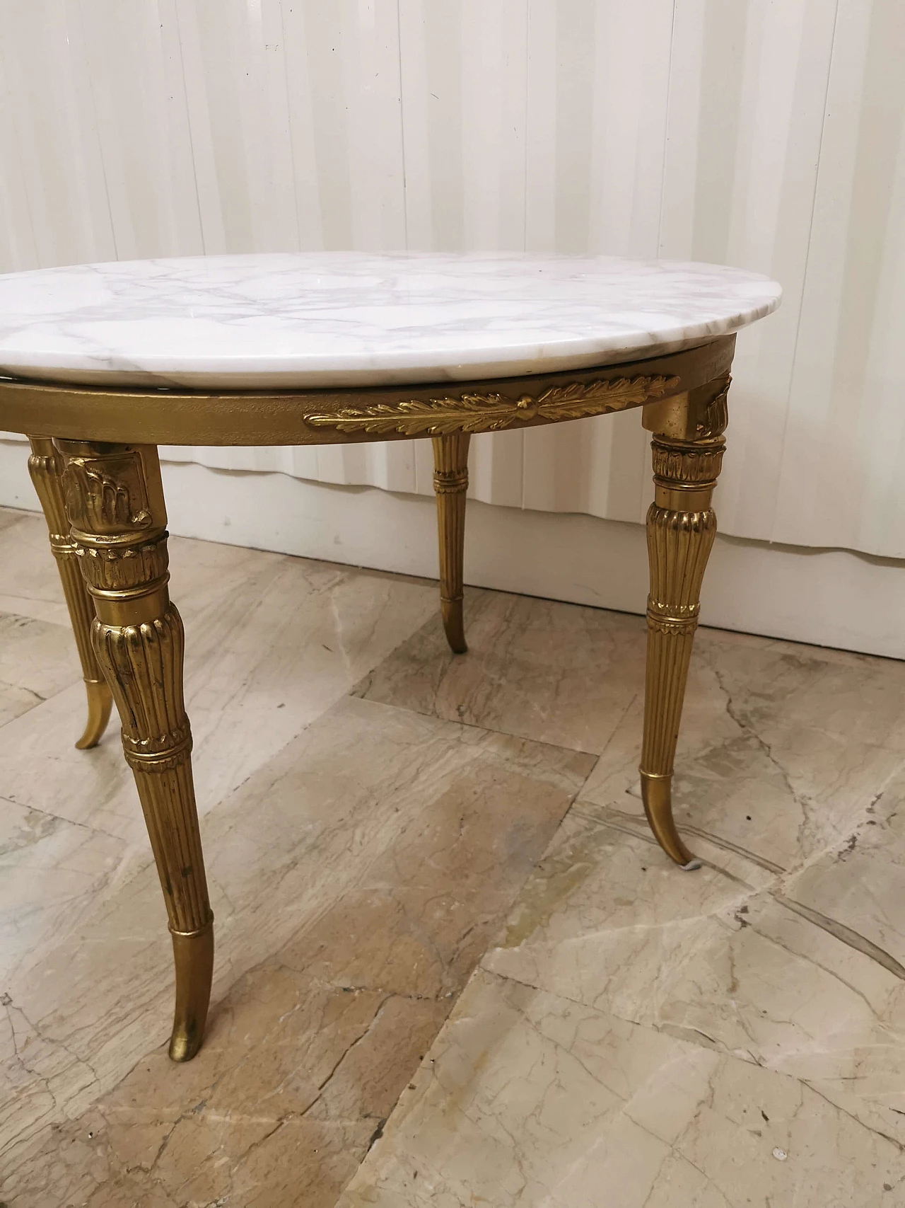 Tavolino stile Impero in ottone e marmo di Carrara, anni '60 1373460