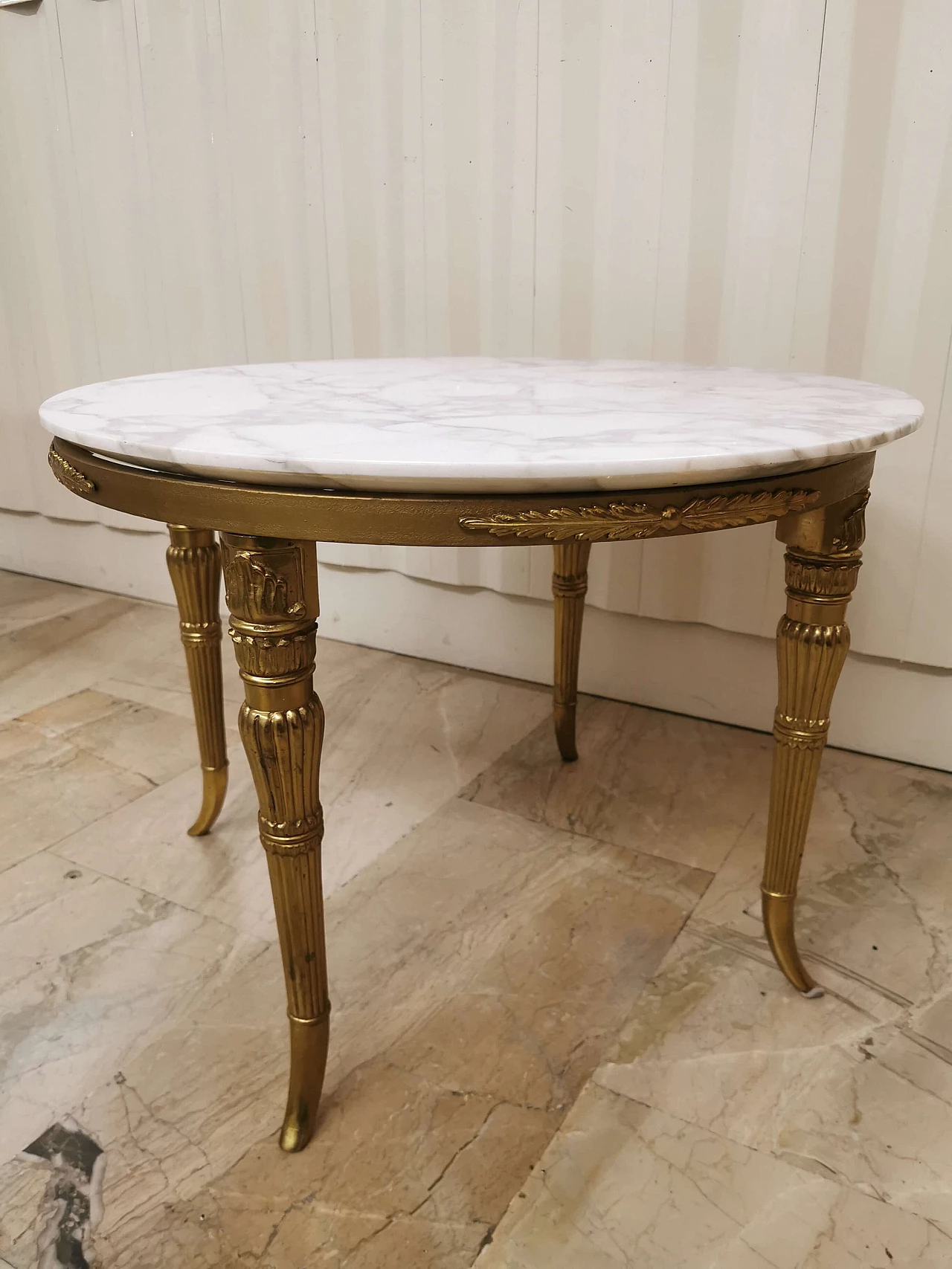 Tavolino stile Impero in ottone e marmo di Carrara, anni '60 1373462