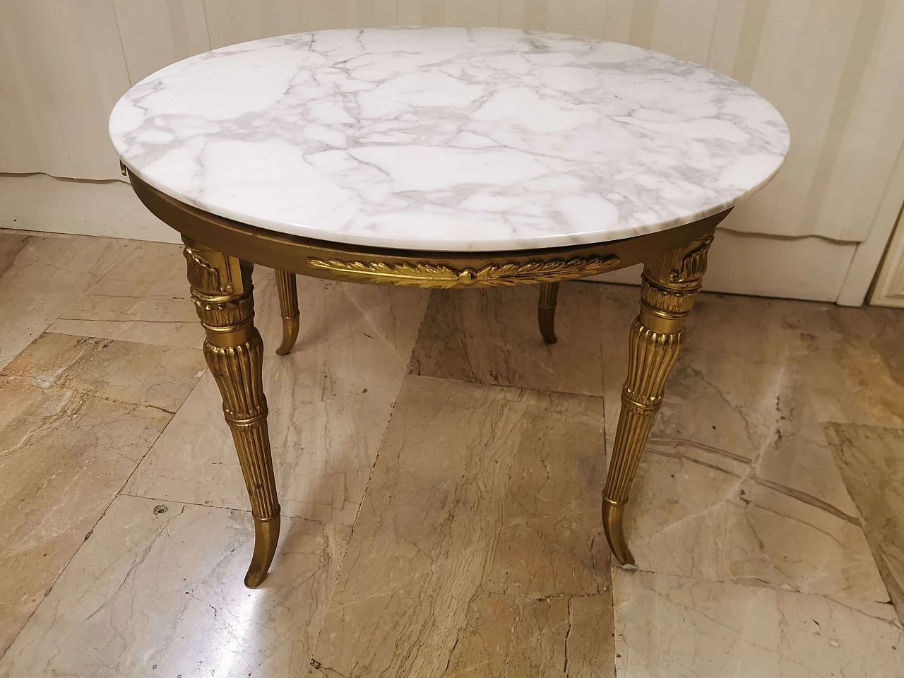 Tavolino stile Impero in ottone e marmo di Carrara, anni '60 1373463