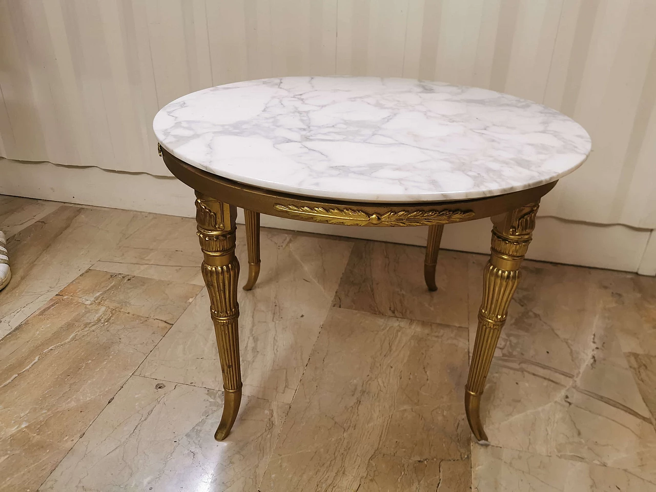 Tavolino stile Impero in ottone e marmo di Carrara, anni '60 1373464