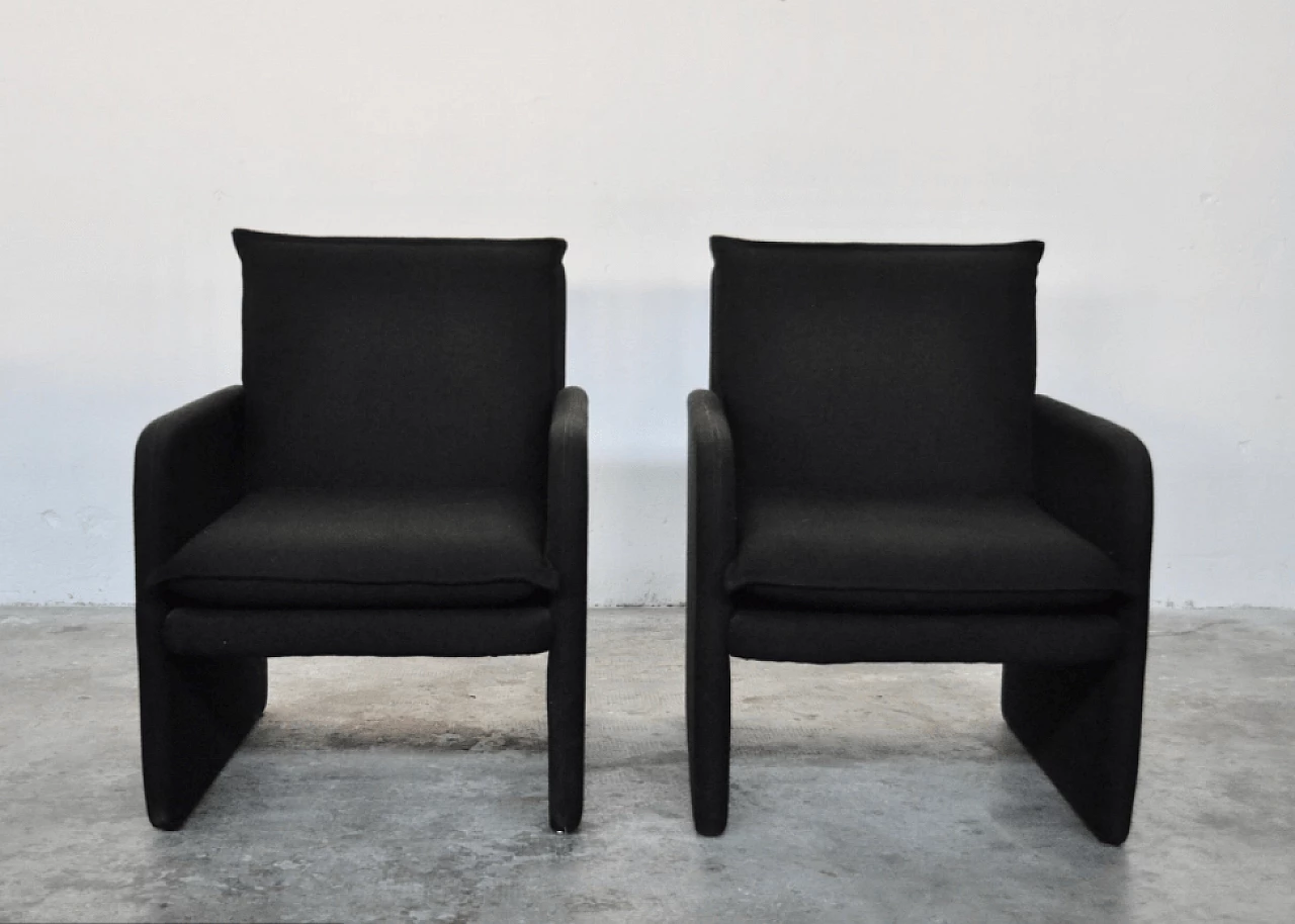 Coppia di poltrone nere, anni '70 1373471