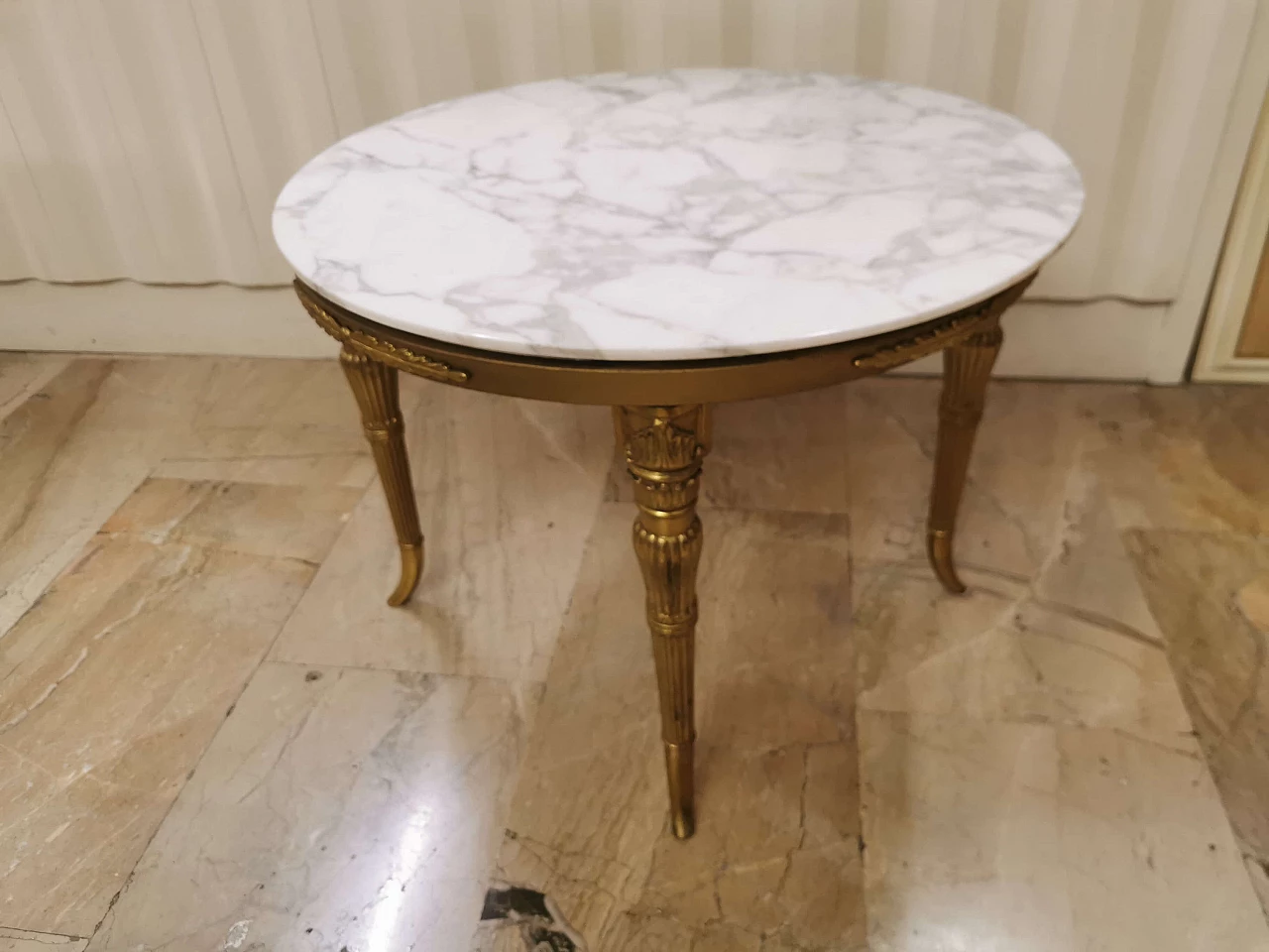 Tavolino stile Impero in ottone e marmo di Carrara, anni '60 1373474