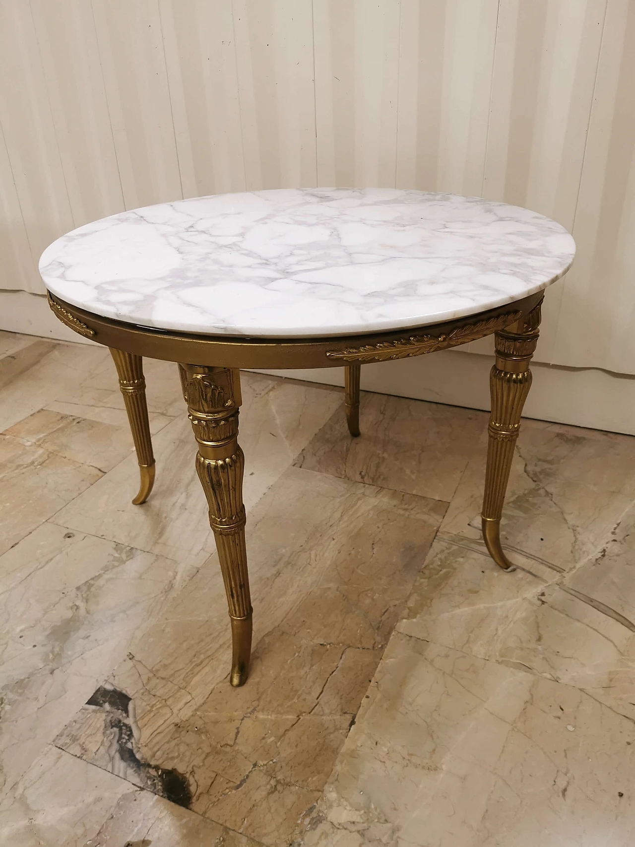 Tavolino stile Impero in ottone e marmo di Carrara, anni '60 1373475