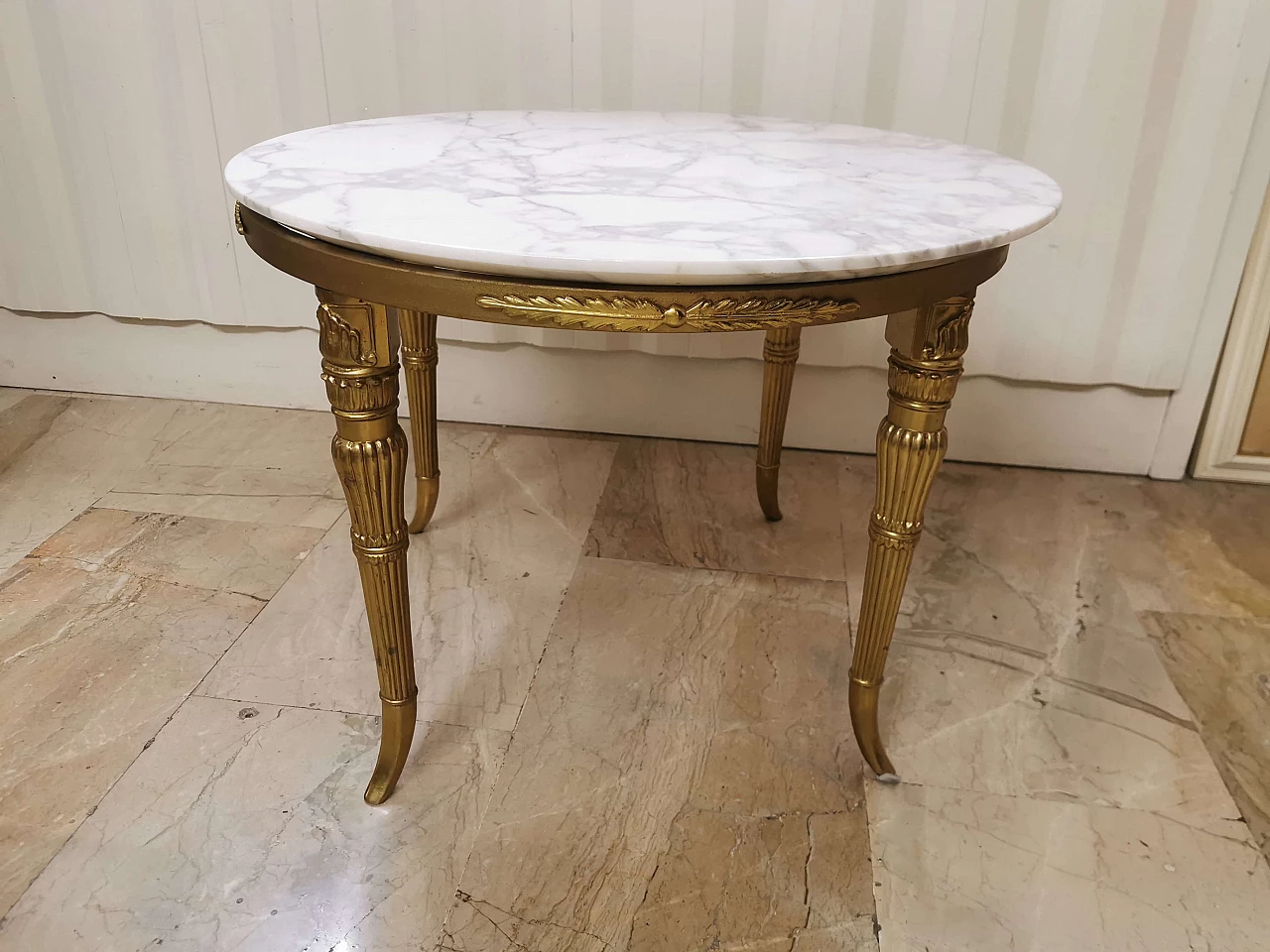 Tavolino stile Impero in ottone e marmo di Carrara, anni '60 1373476