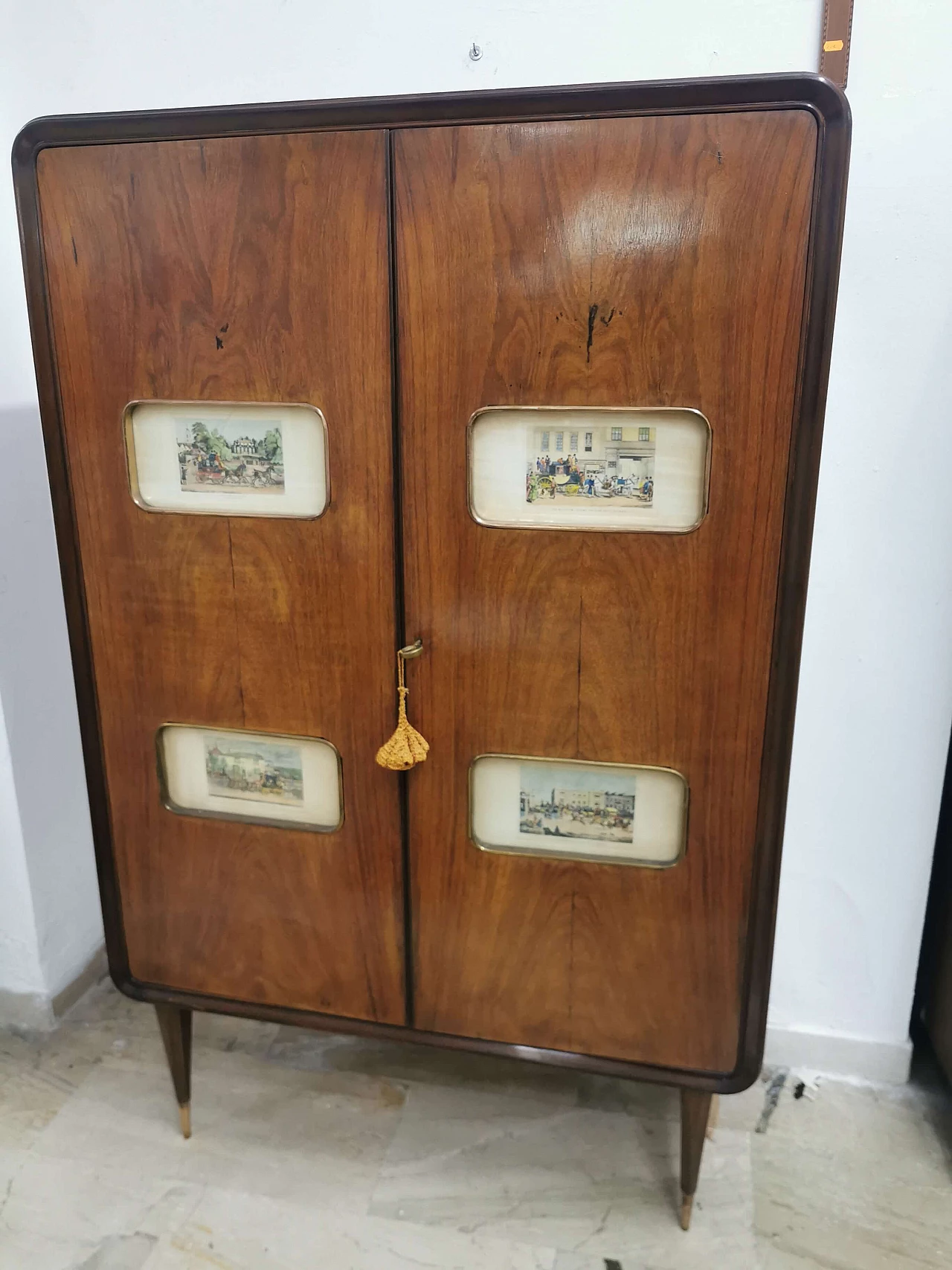 Mobile bar in legno con interno illuminato, anni '50 1373536