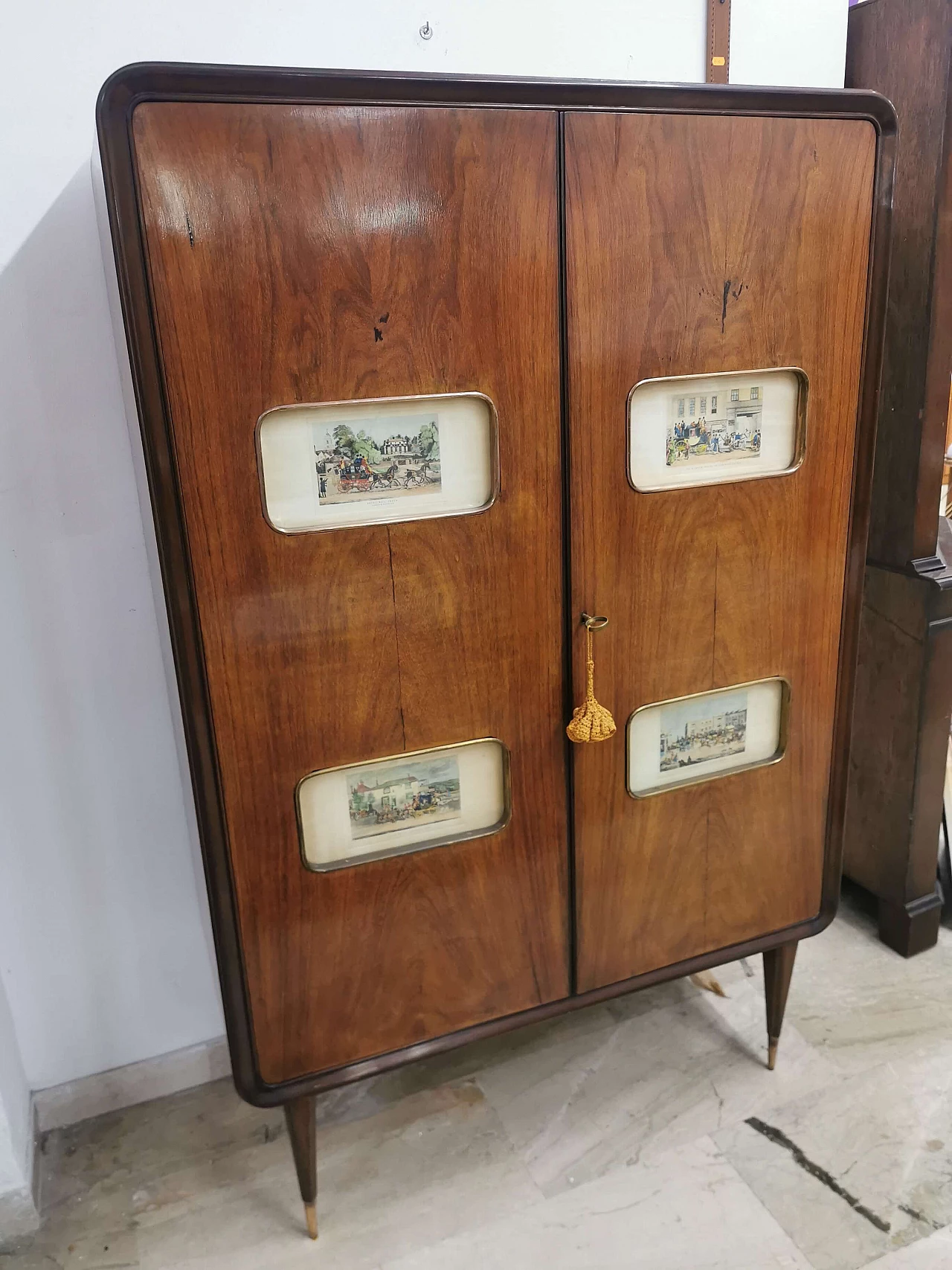 Mobile bar in legno con interno illuminato, anni '50 1373538