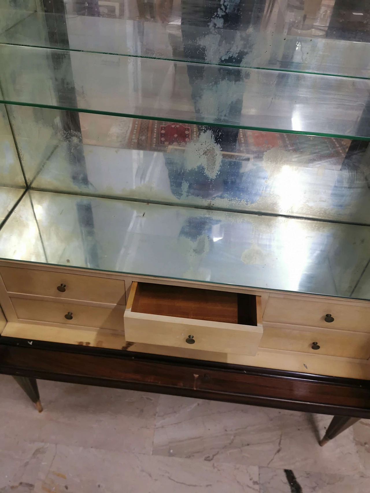 Mobile bar in legno con interno illuminato, anni '50 1373549