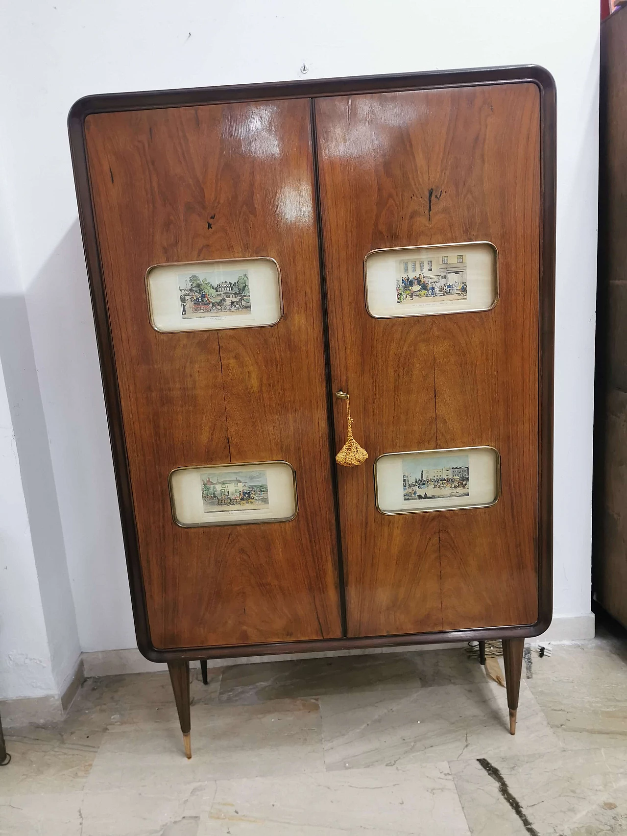 Mobile bar in legno con interno illuminato, anni '50 1373551