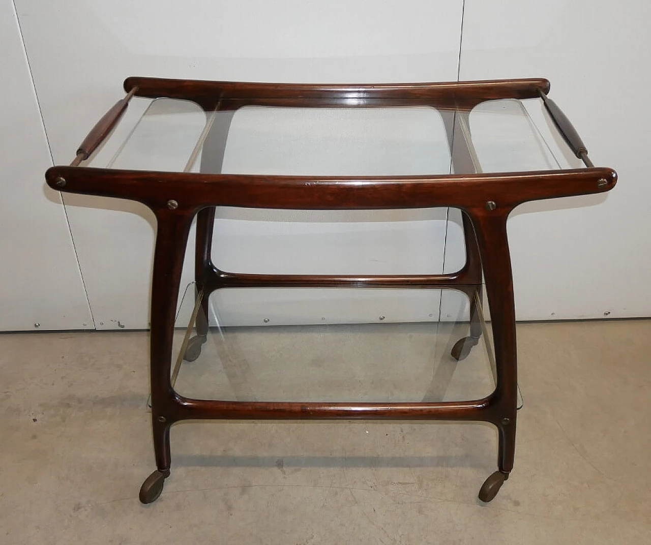 Wooden and brass trolley with glass shelves, 1960s 1373603