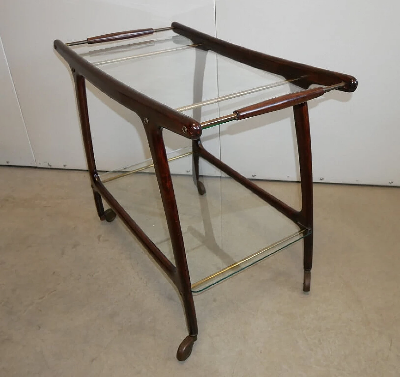 Wooden and brass trolley with glass shelves, 1960s 1373606
