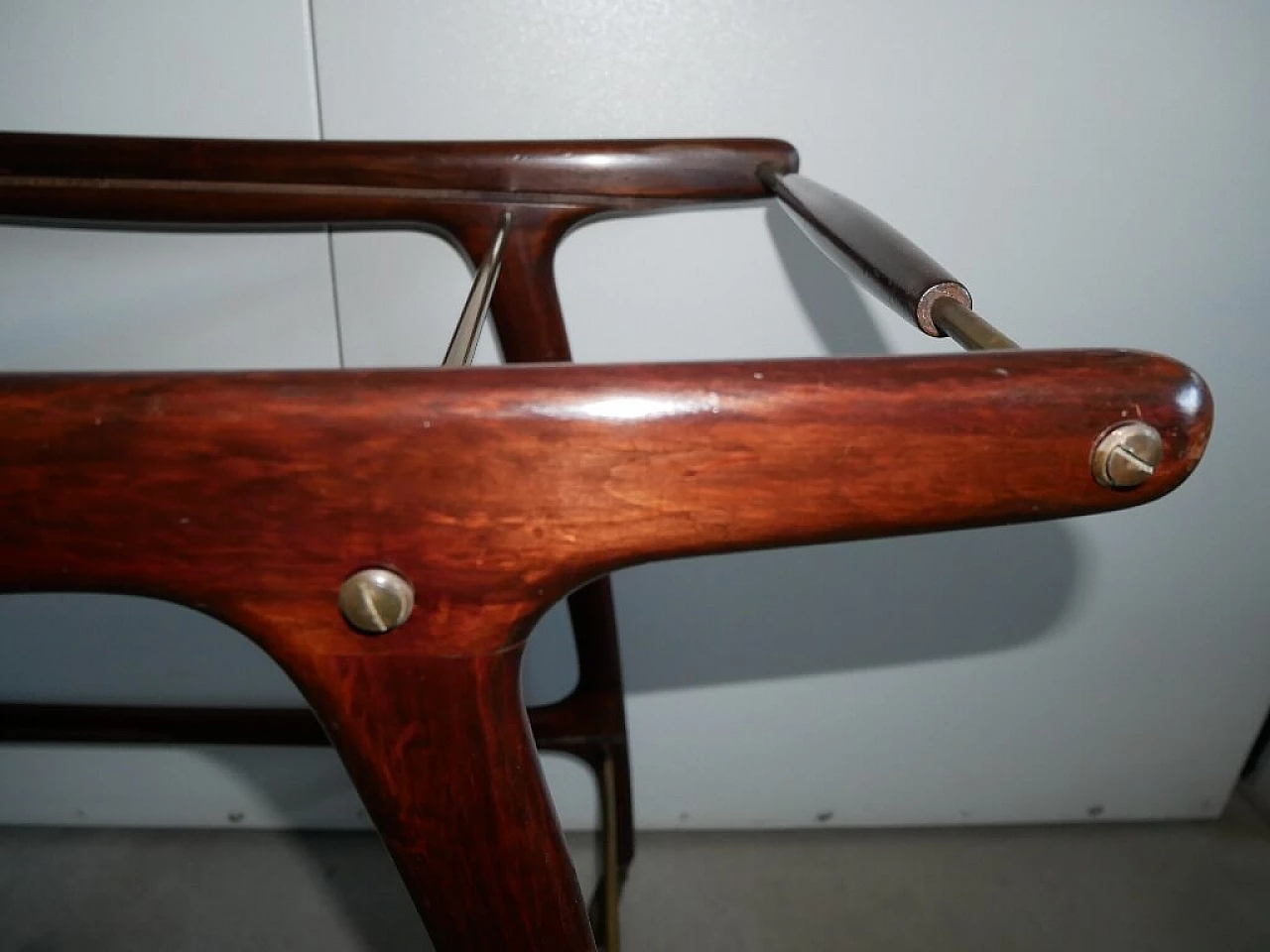 Wooden and brass trolley with glass shelves, 1960s 1373609