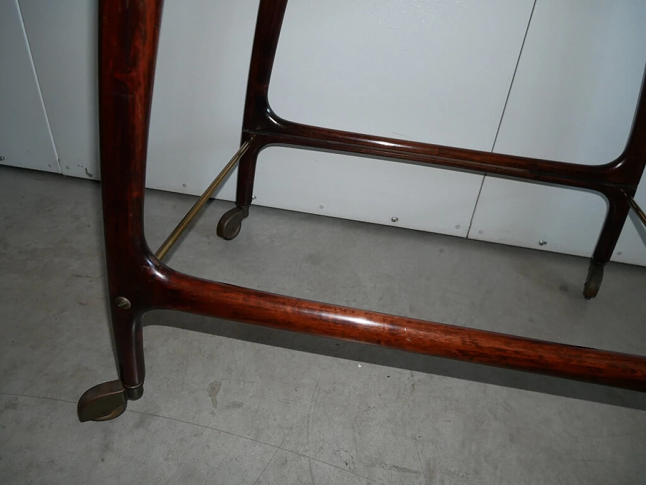 Wooden and brass trolley with glass shelves, 1960s 1373611