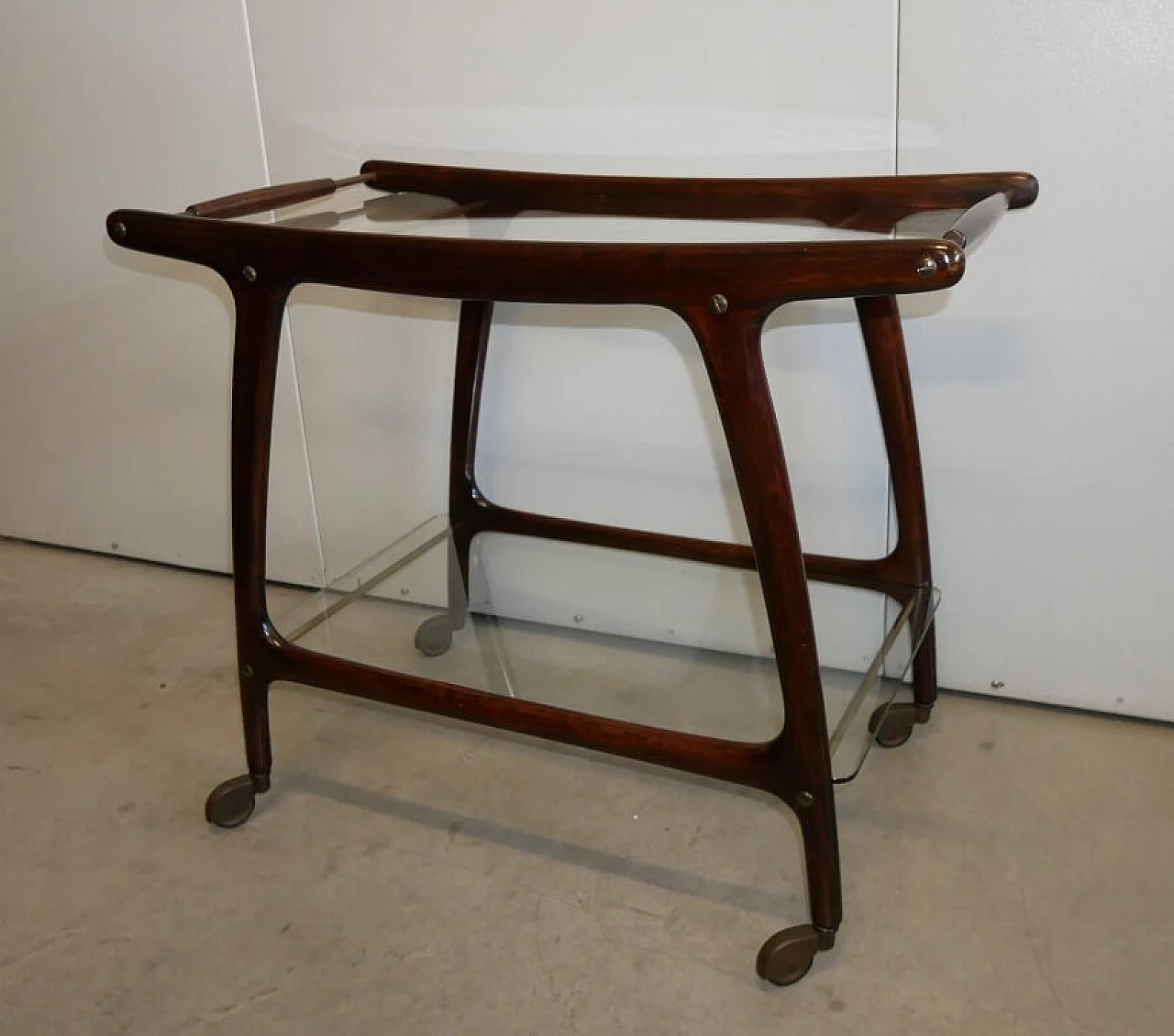 Wooden and brass trolley with glass shelves, 1960s 1373612