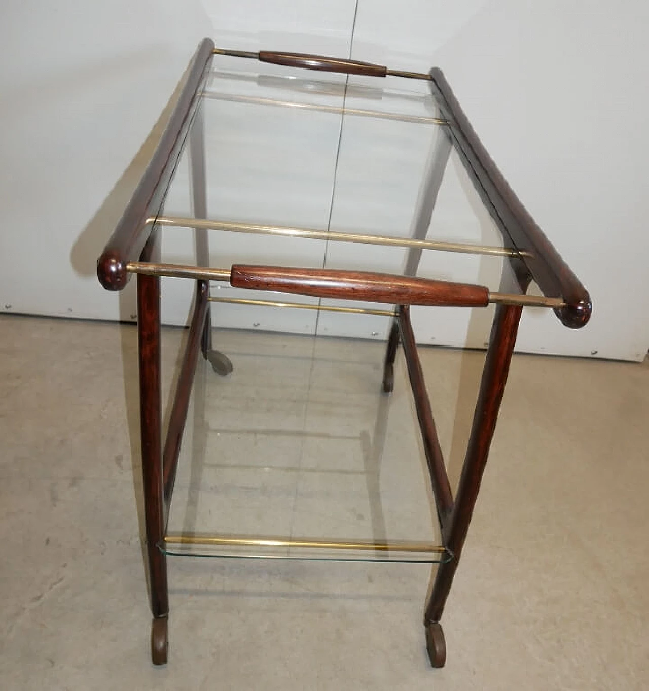 Wooden and brass trolley with glass shelves, 1960s 1373613