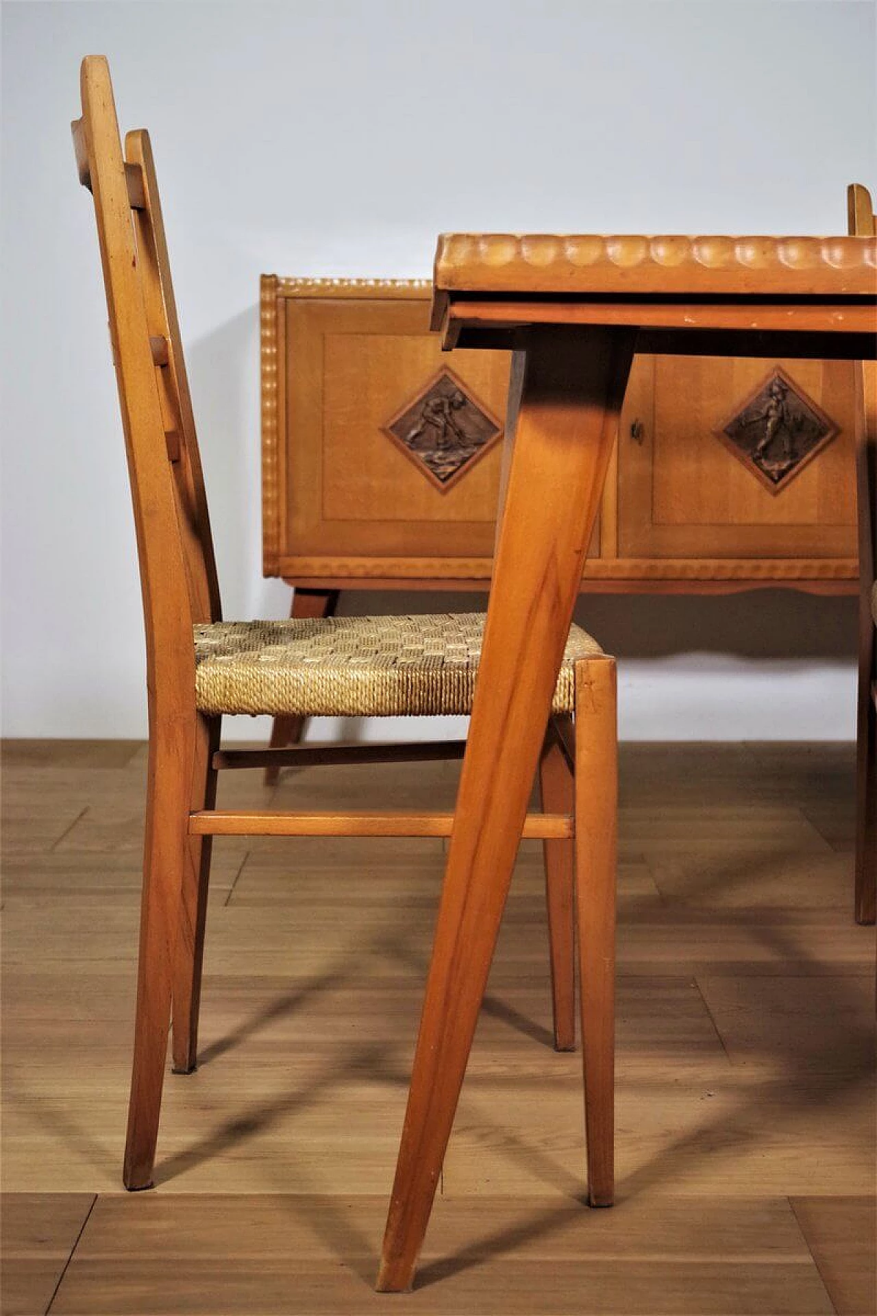 Tavolo, sedie e credenza in legno di Melchiorre Bega, anni '40 1374568