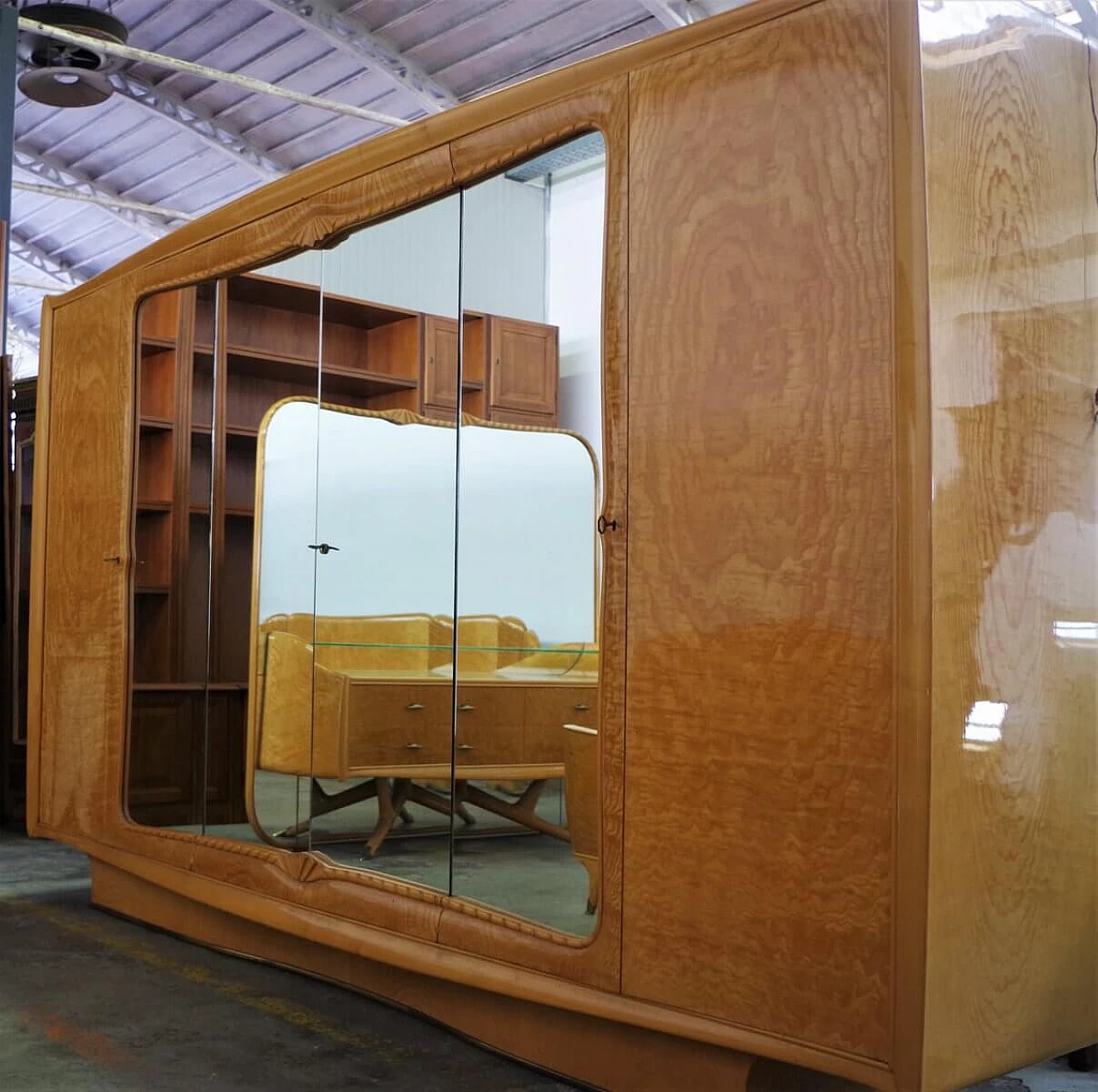 Walnut-root bedroom furniture by Osvaldo Borsani, 1950s 1375698