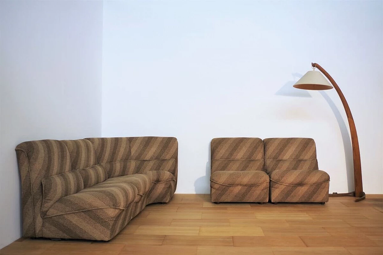 4 poltrone con un elemento ad angolo in tessuto a righe, anni '70 1375864