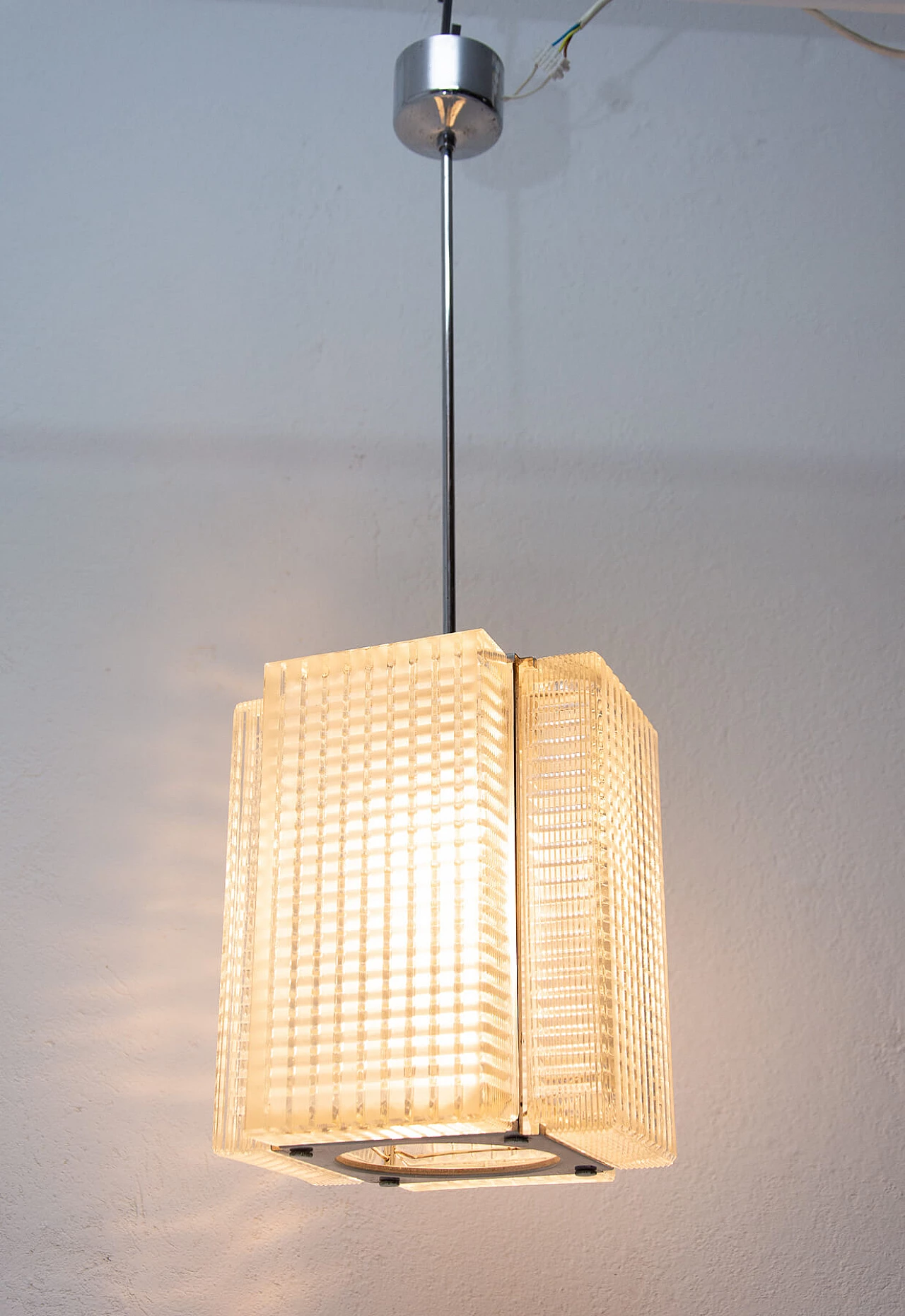 Coppia di pendenti in vetro pressato per Napako, anni '70 1375904