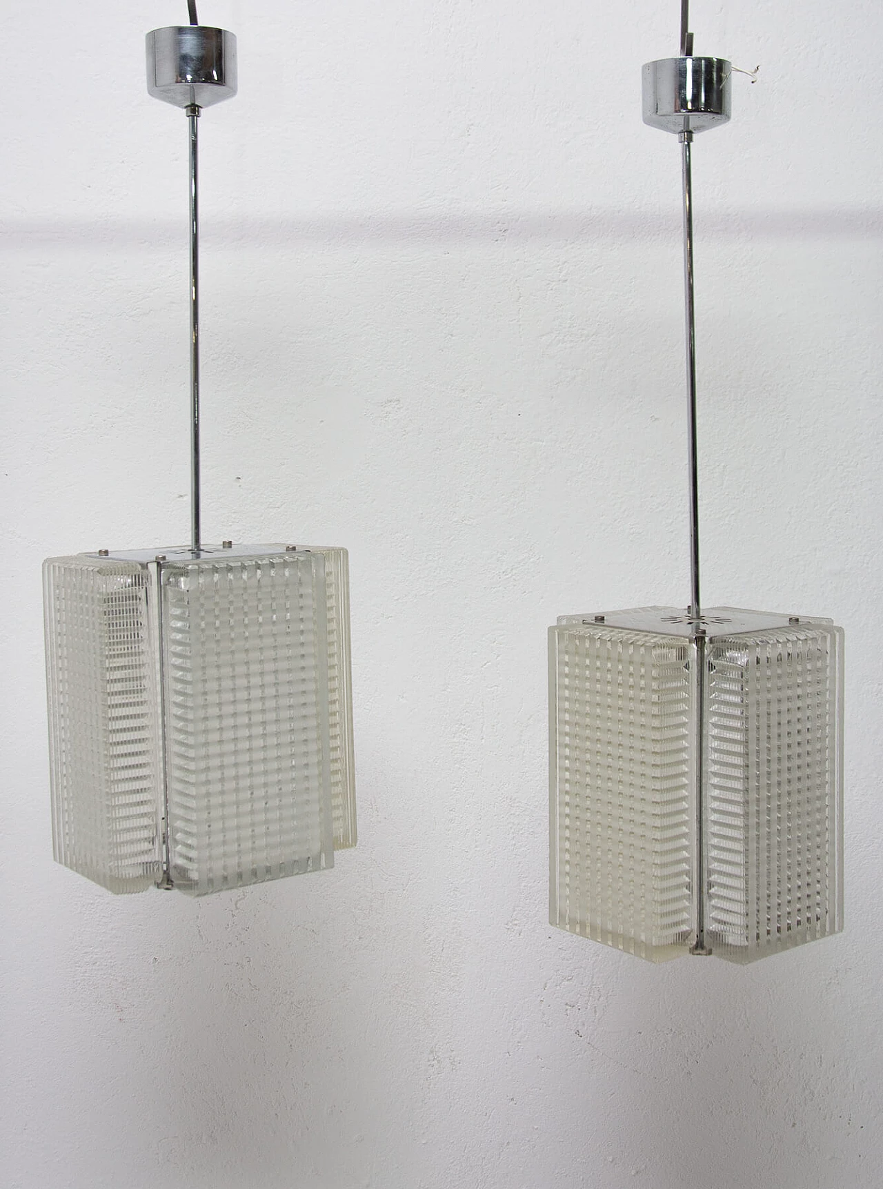 Coppia di pendenti in vetro pressato per Napako, anni '70 1375907