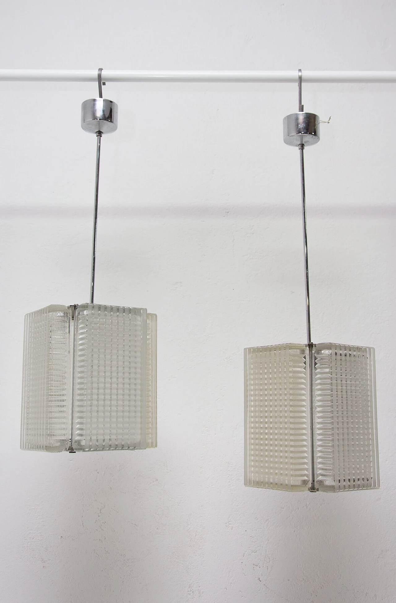 Coppia di pendenti in vetro pressato per Napako, anni '70 1375909