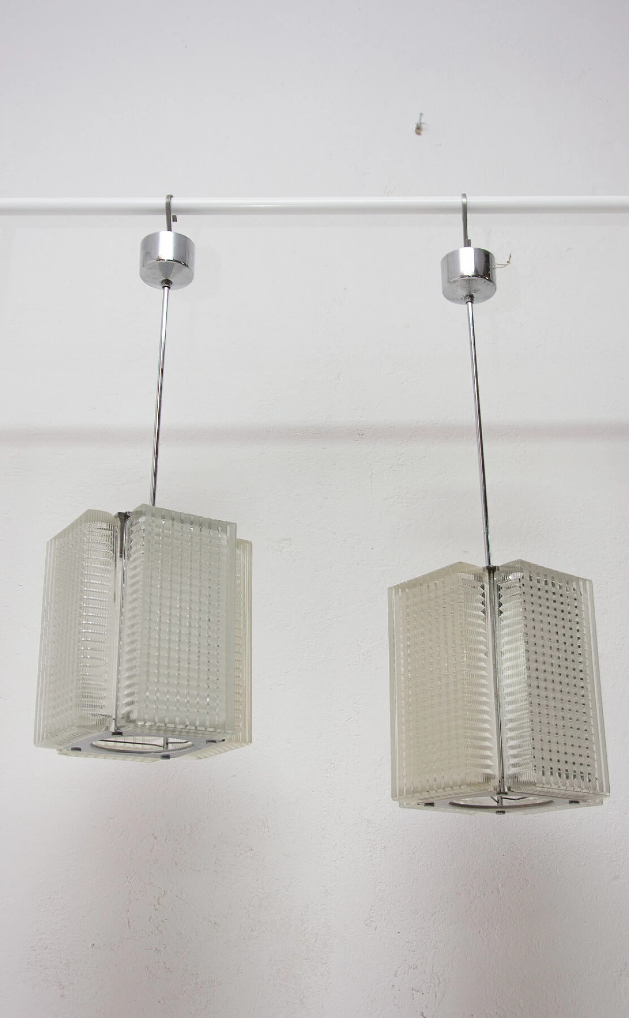 Coppia di pendenti in vetro pressato per Napako, anni '70 1375910