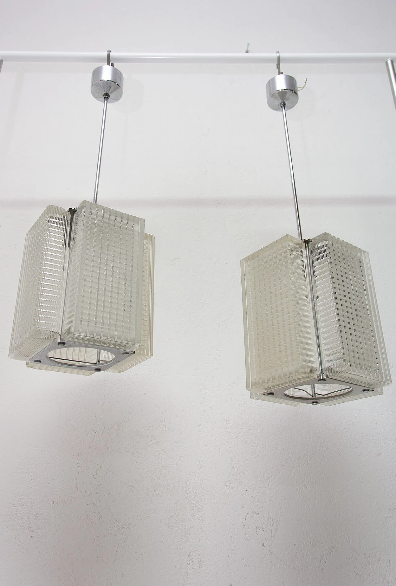 Coppia di pendenti in vetro pressato per Napako, anni '70 1375911