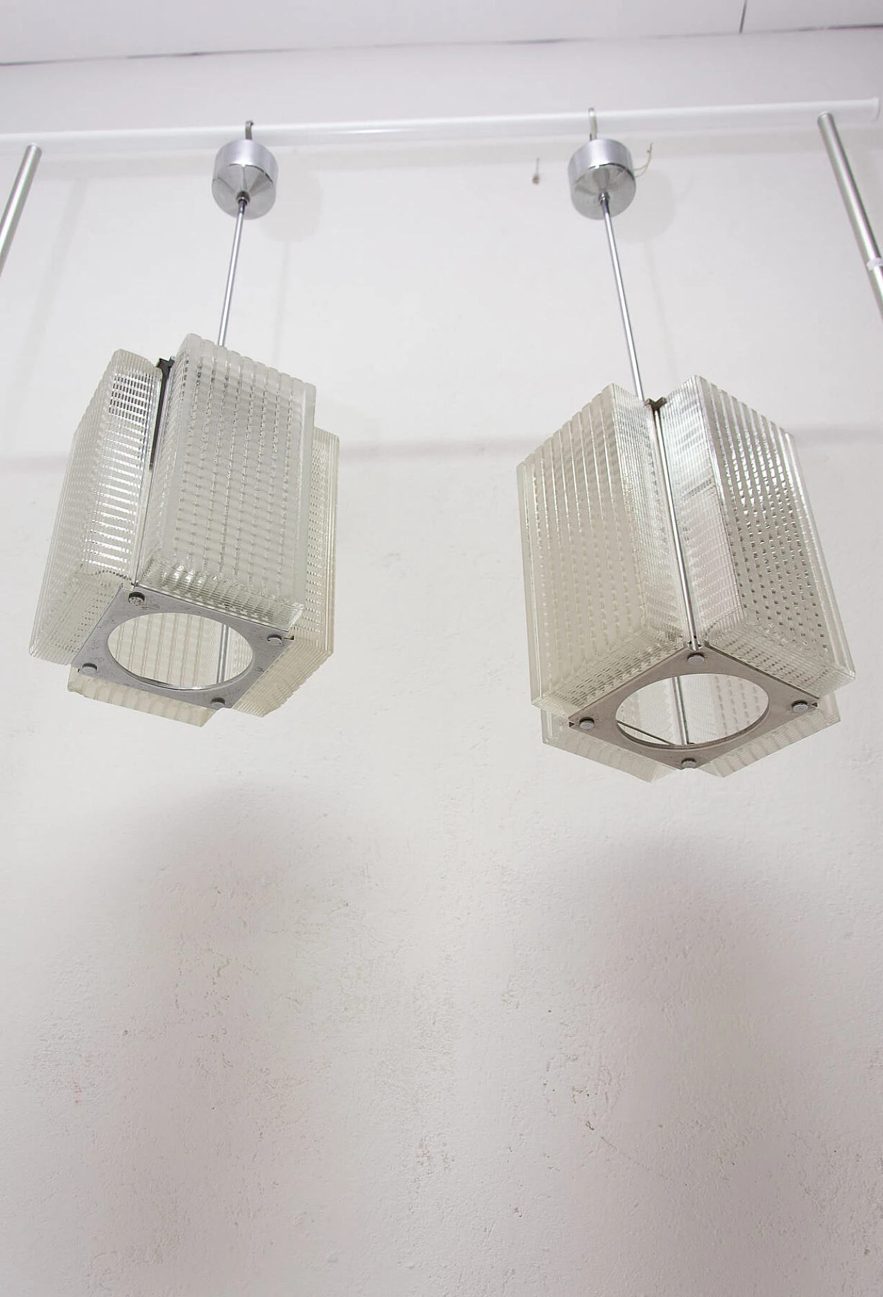 Coppia di pendenti in vetro pressato per Napako, anni '70 1375912