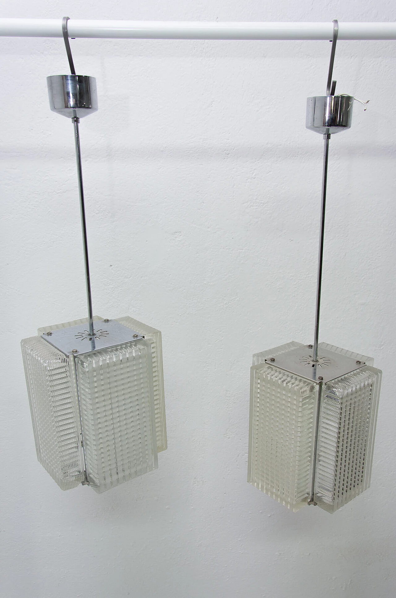 Coppia di pendenti in vetro pressato per Napako, anni '70 1375913