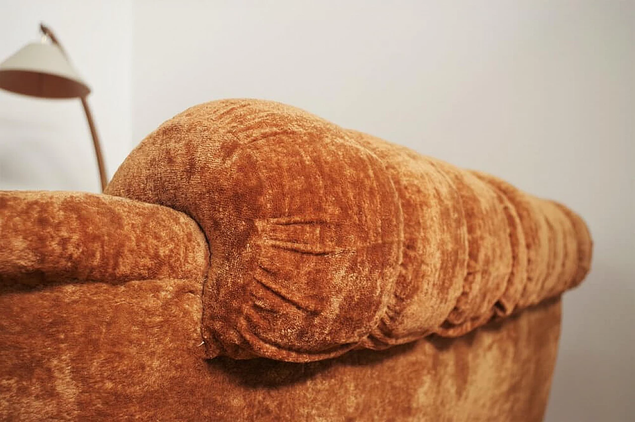 Coppia di poltrone in velluto e divano a conchiglia, anni '70 1376056