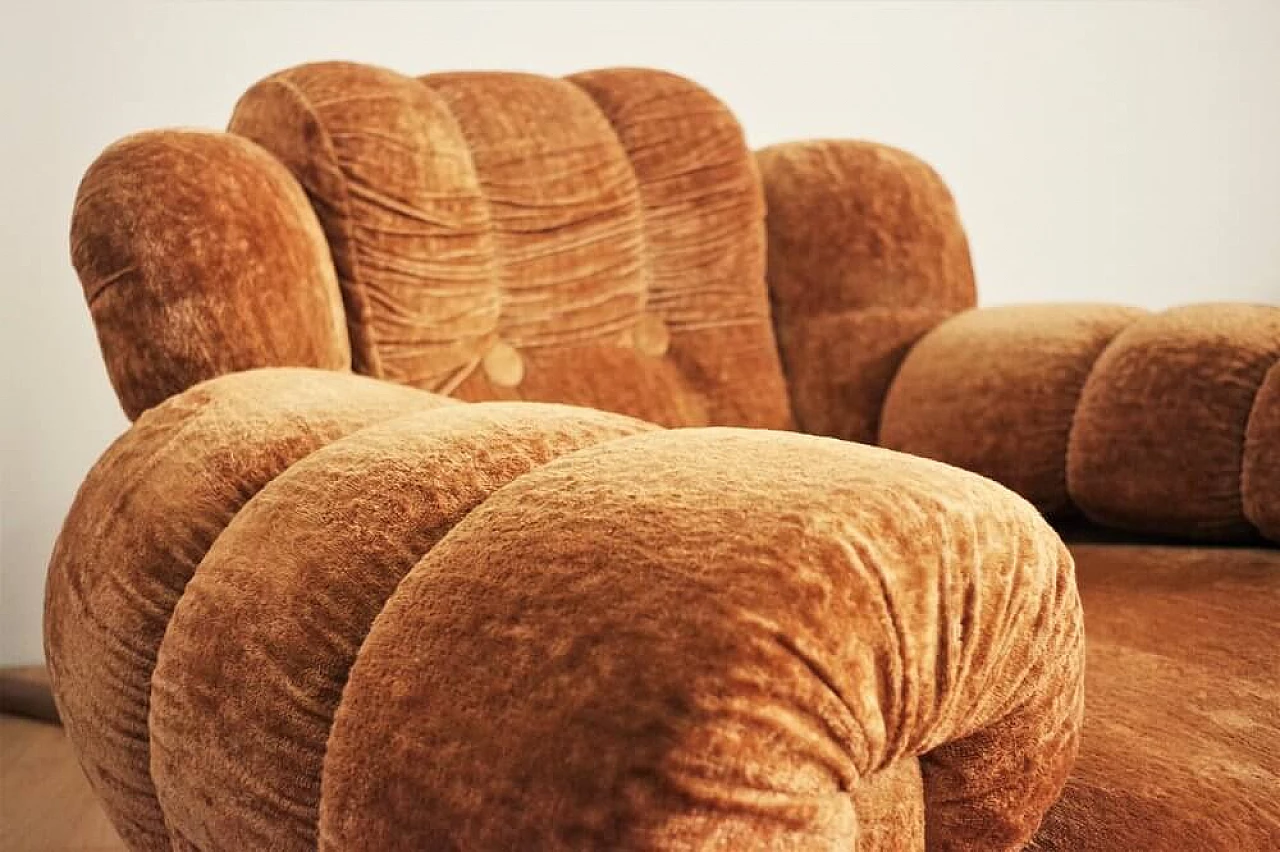 Coppia di poltrone in velluto e divano a conchiglia, anni '70 1376064