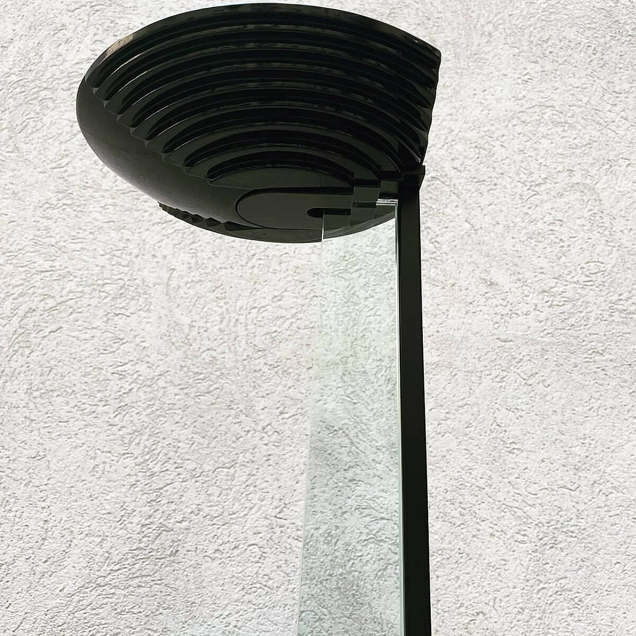 Lampada da terra alogena con pannello in vetro, anni '80 1376201