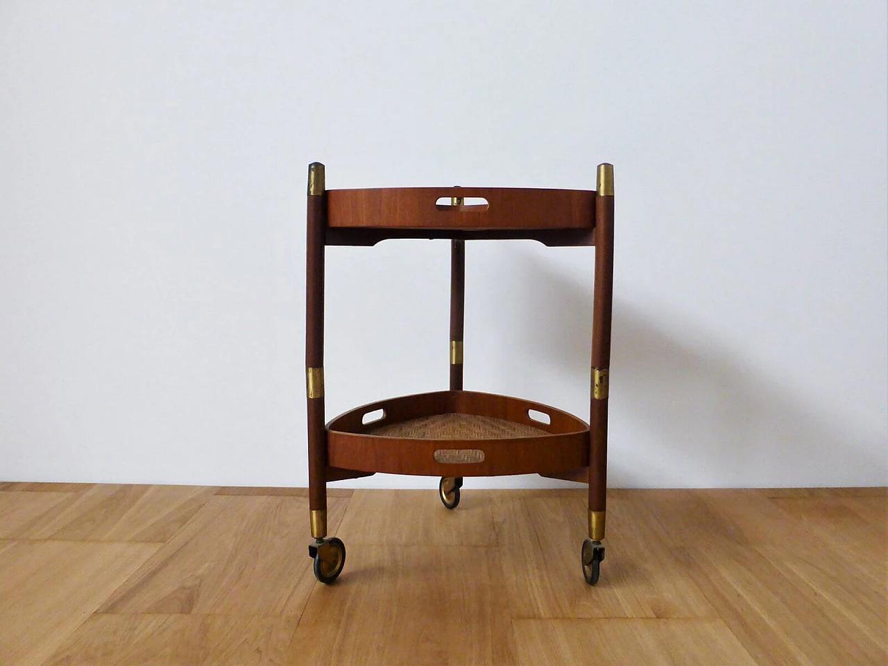 Carrello di servizio in teak a 3 gambe a 2 piani, anni '50 1376429