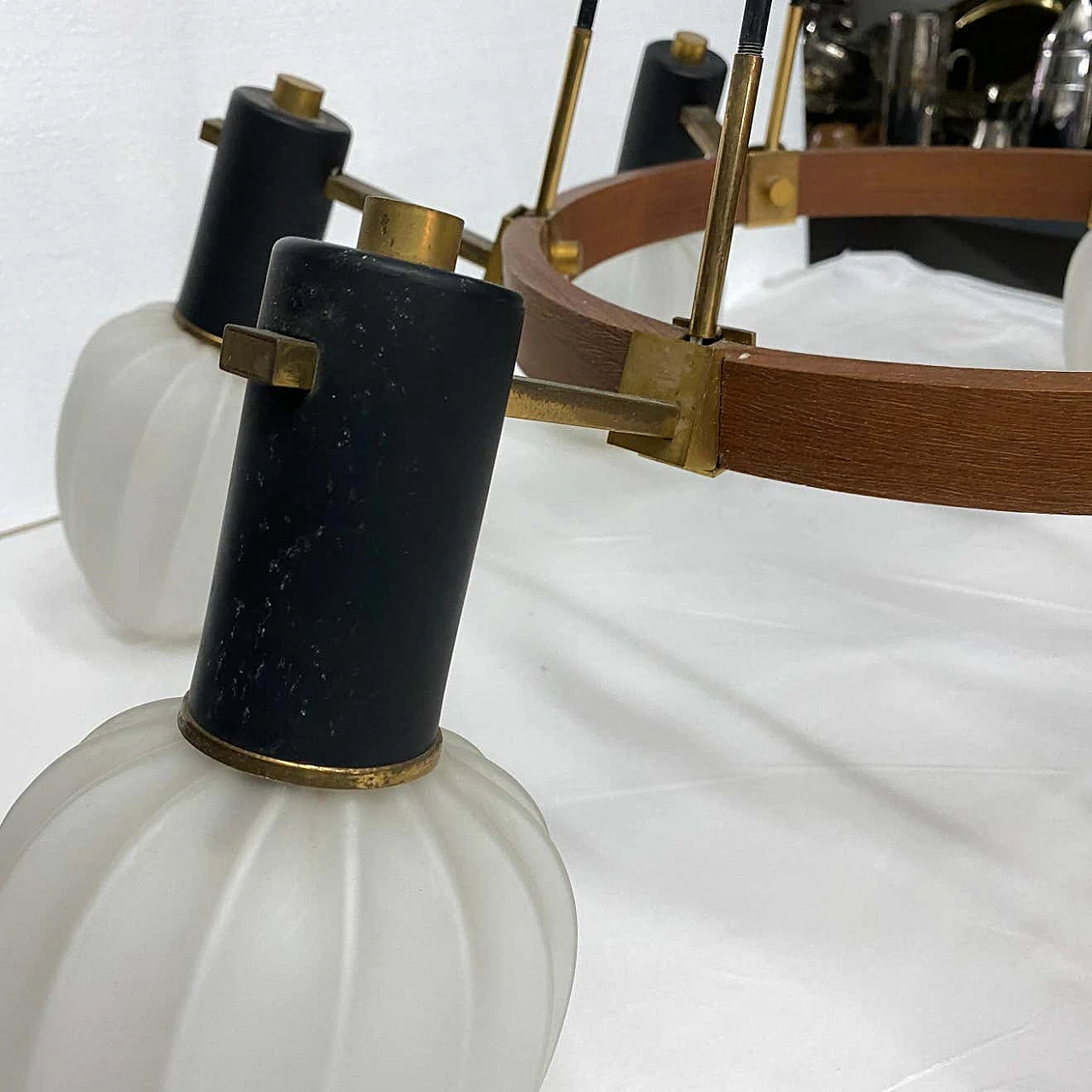 Lampadario in ottone, teak e vetro in stile Stilnovo, anni '60 1376638