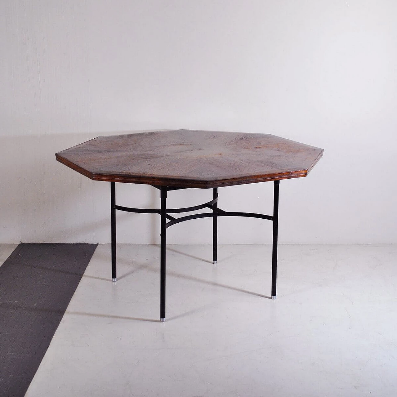 Tavolo ottagonale in teak intarsiato e metallo tubolare, anni '60 1376855