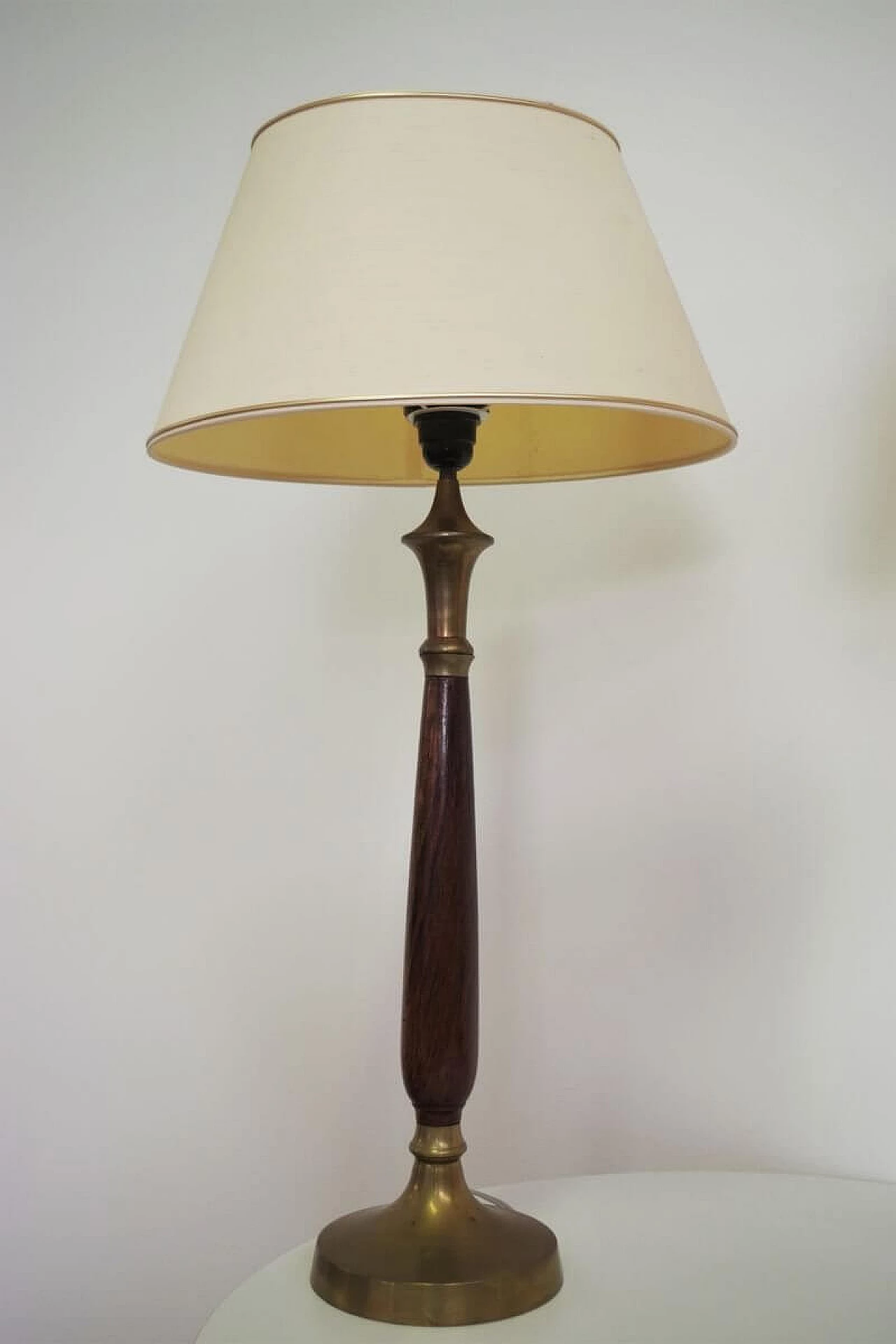 Pair of Hats lamps in mahogany, brass and cotton, 1950s 1377388