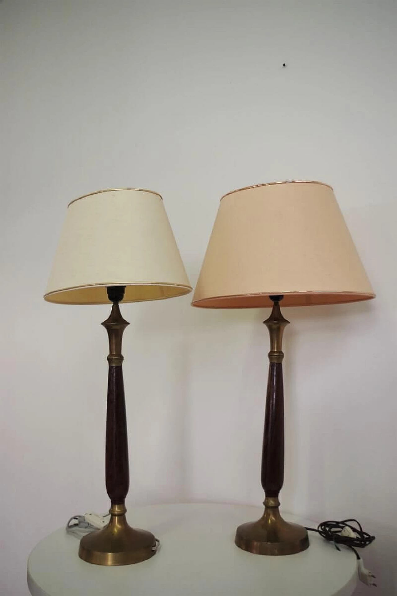 Pair of Hats lamps in mahogany, brass and cotton, 1950s 1377400
