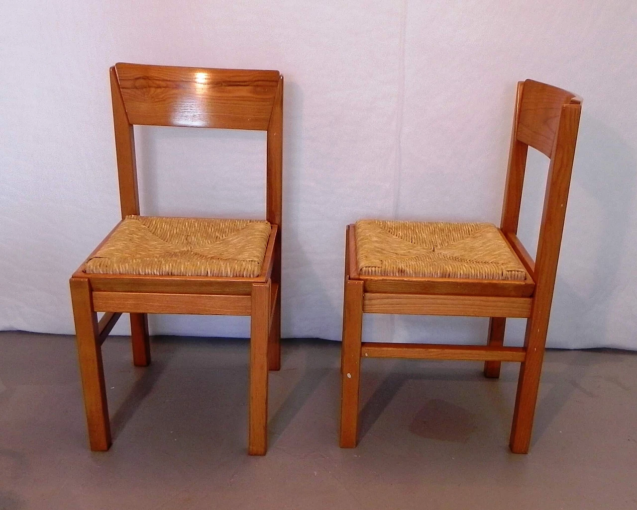 Coppia di sedie da cucina in tiglio massiccio, anni '80 1378081